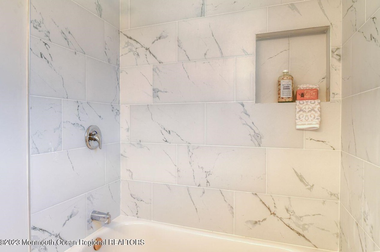 49 Garfield Ave, Ideal Beach NJ  07734-1357 exterior