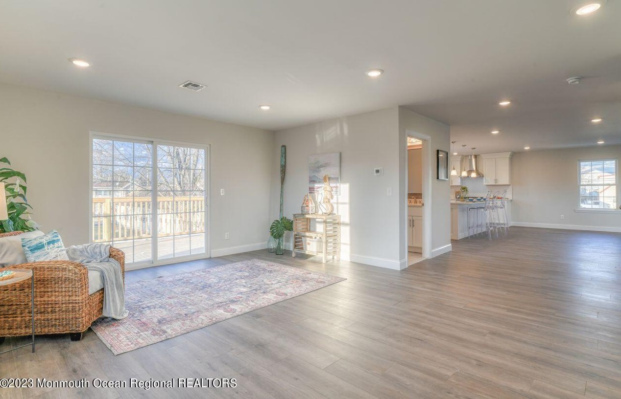 49 Garfield Ave, Ideal Beach NJ  07734-1357 exterior