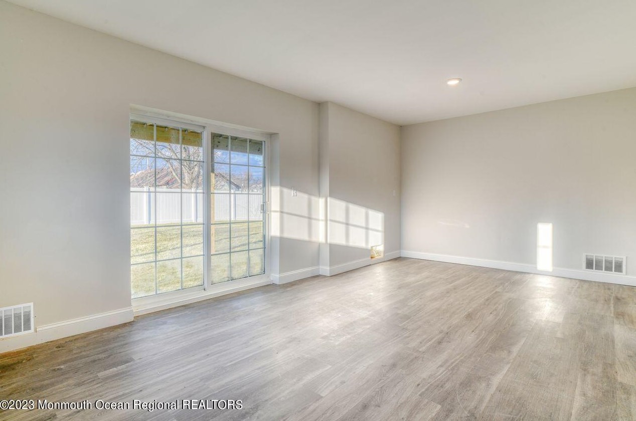 49 Garfield Ave, Ideal Beach NJ  07734-1357 exterior