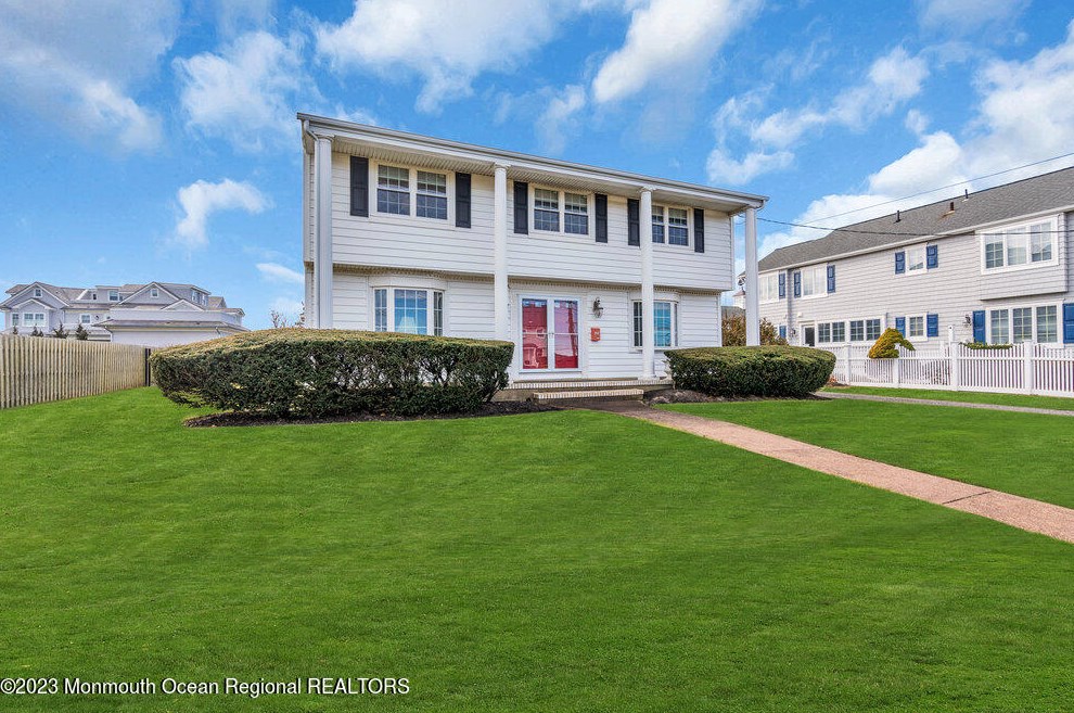7 Howell Ave, Wall Township NJ  07762-1704 exterior