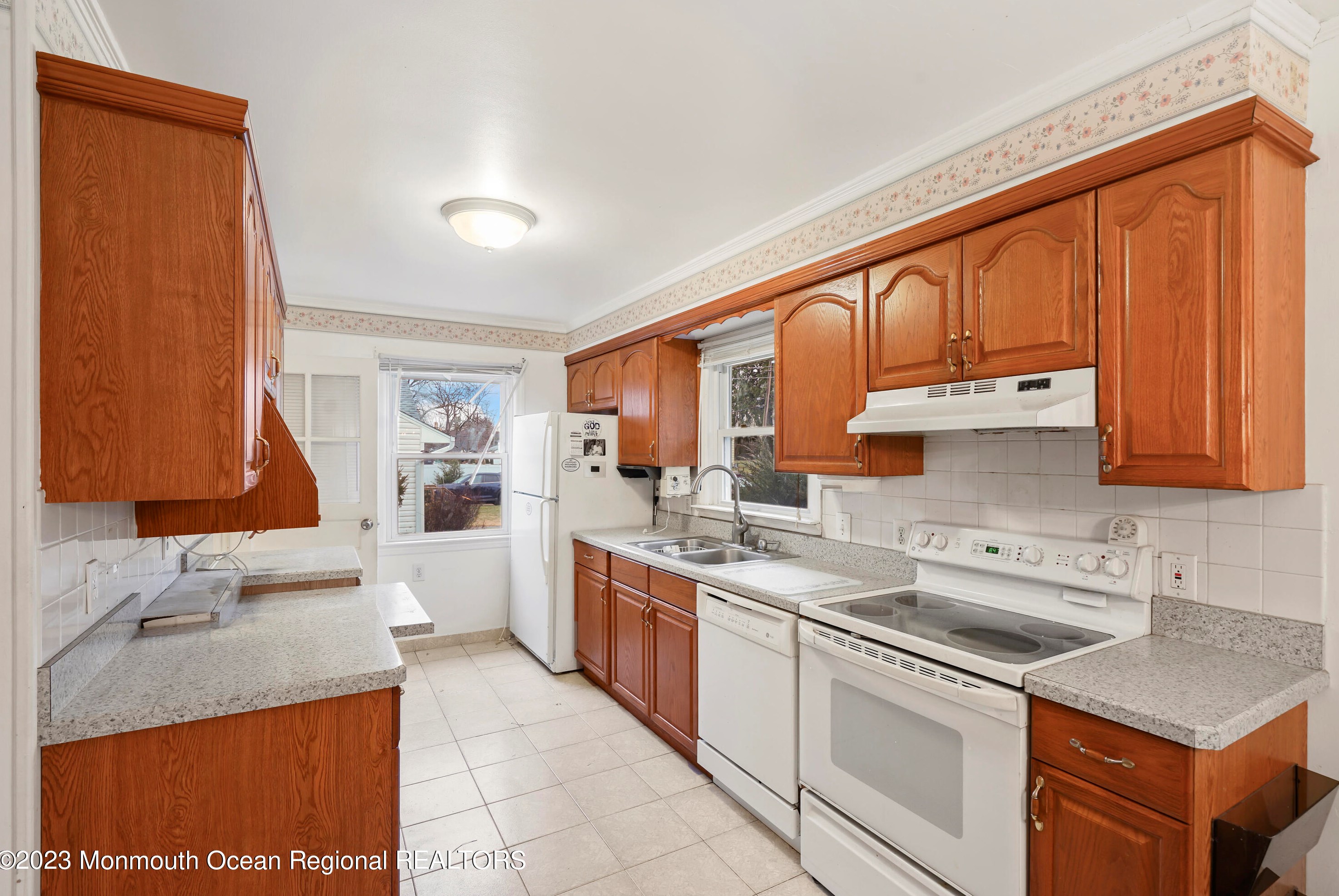 31 Reynolds Dr, Tinton Falls, NJ 07724