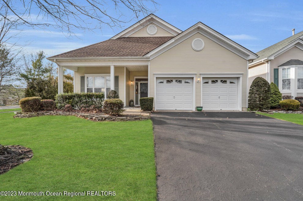 13 Summerfield Dr, Lakewood, NJ 08701