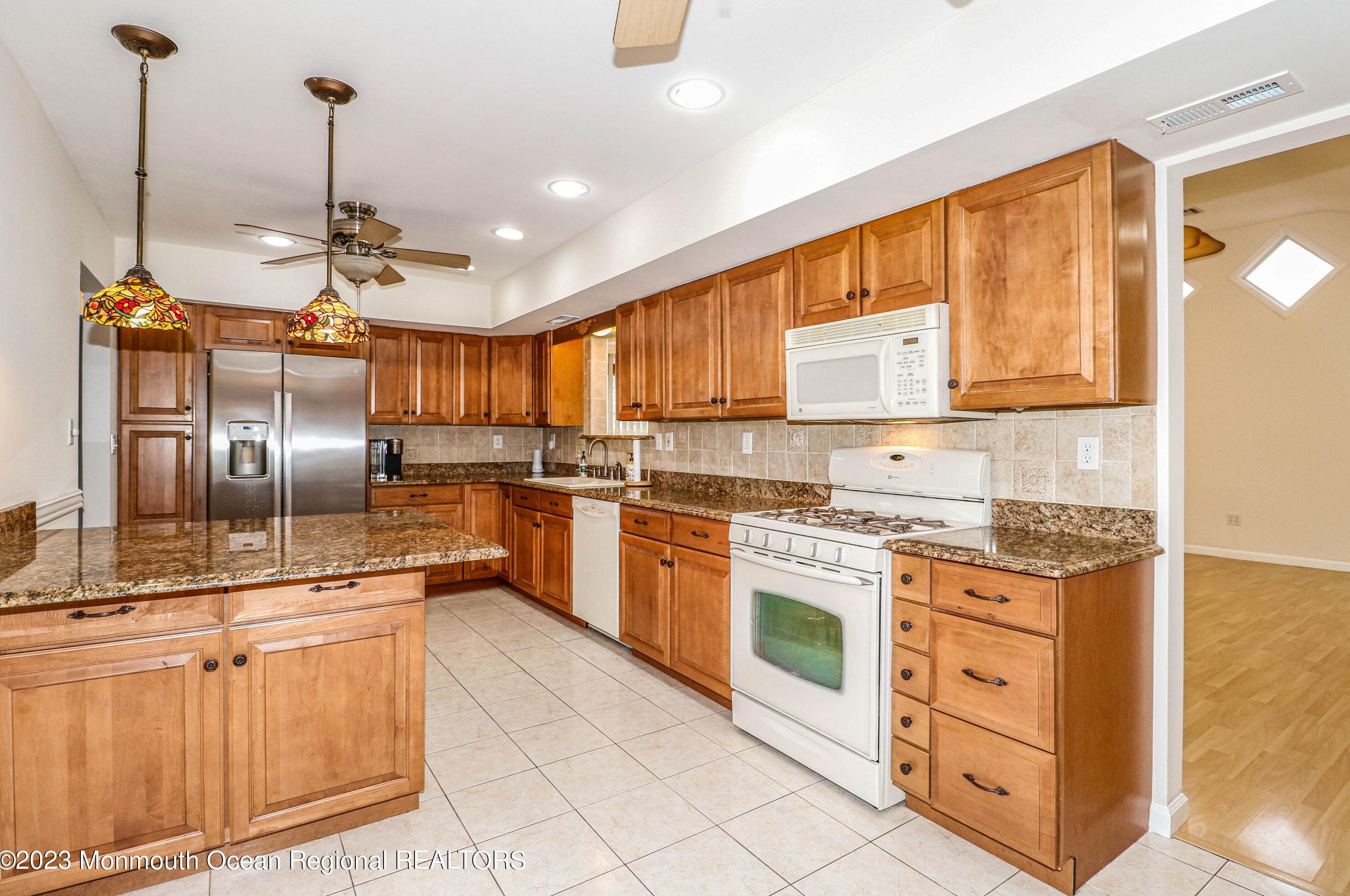 6 Westwood Cir, Edison, NJ 08820