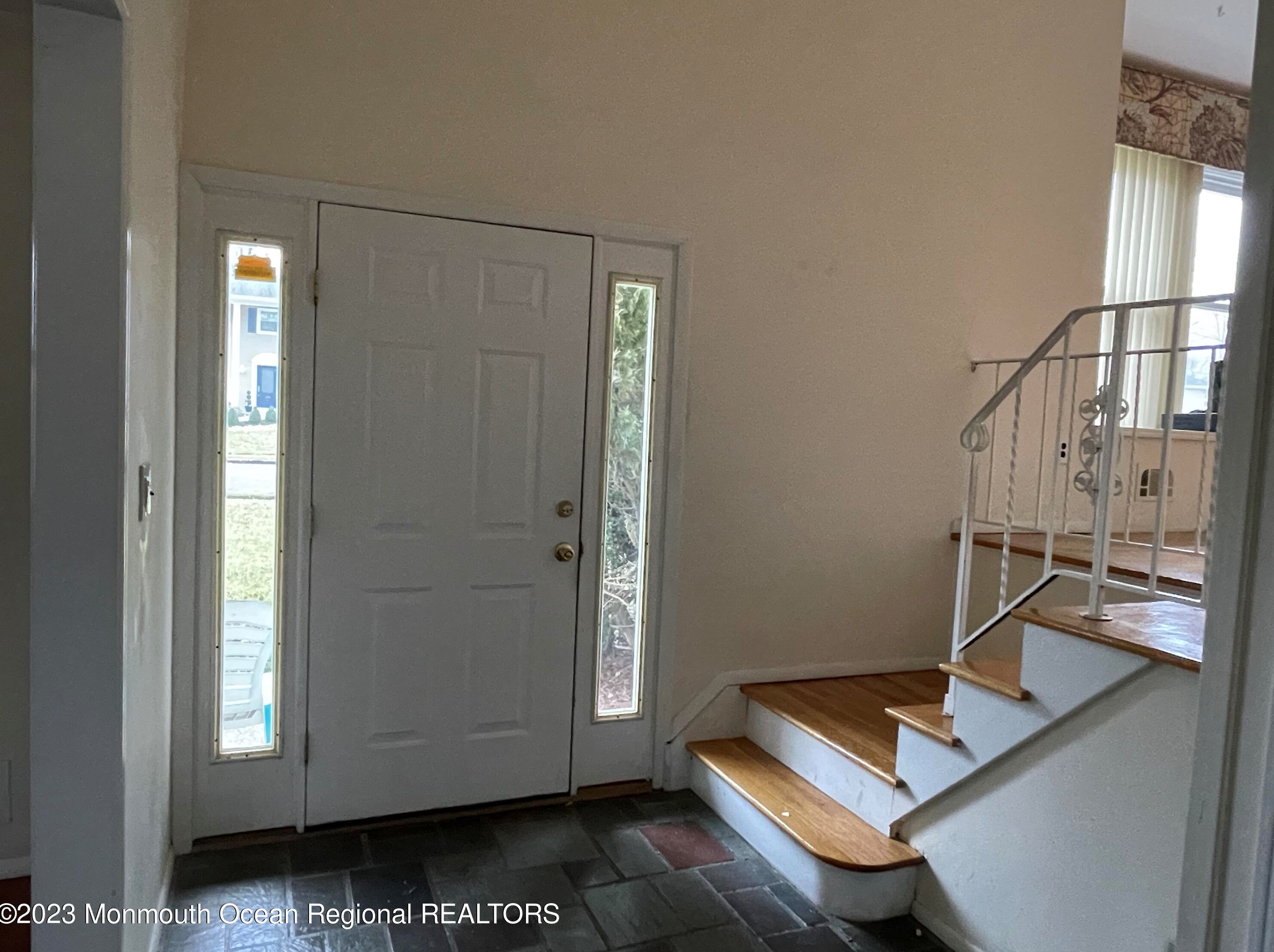 6 Fletcher Dr, Morganville, NJ 07751