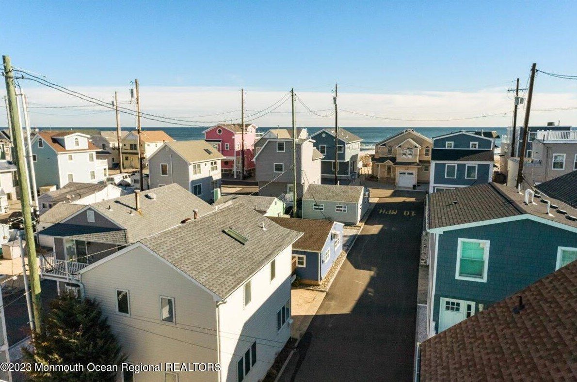 14 E Surf Way, Lavallette, NJ 08735