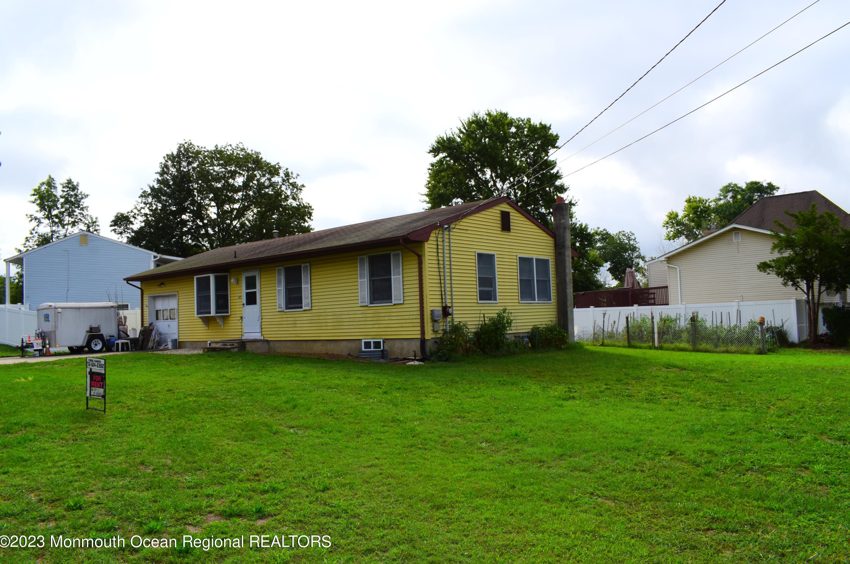 1401 Utah Dr, Toms River, NJ 08753-4588