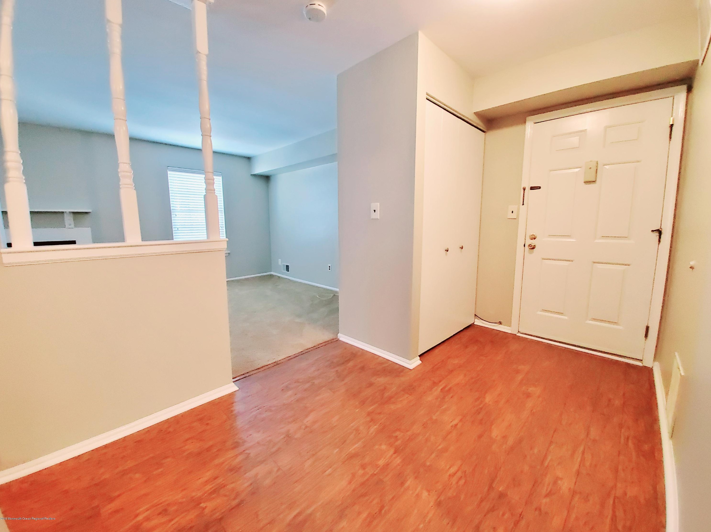 912 Wellington Pl, Matawan NJ  07747-1927 exterior