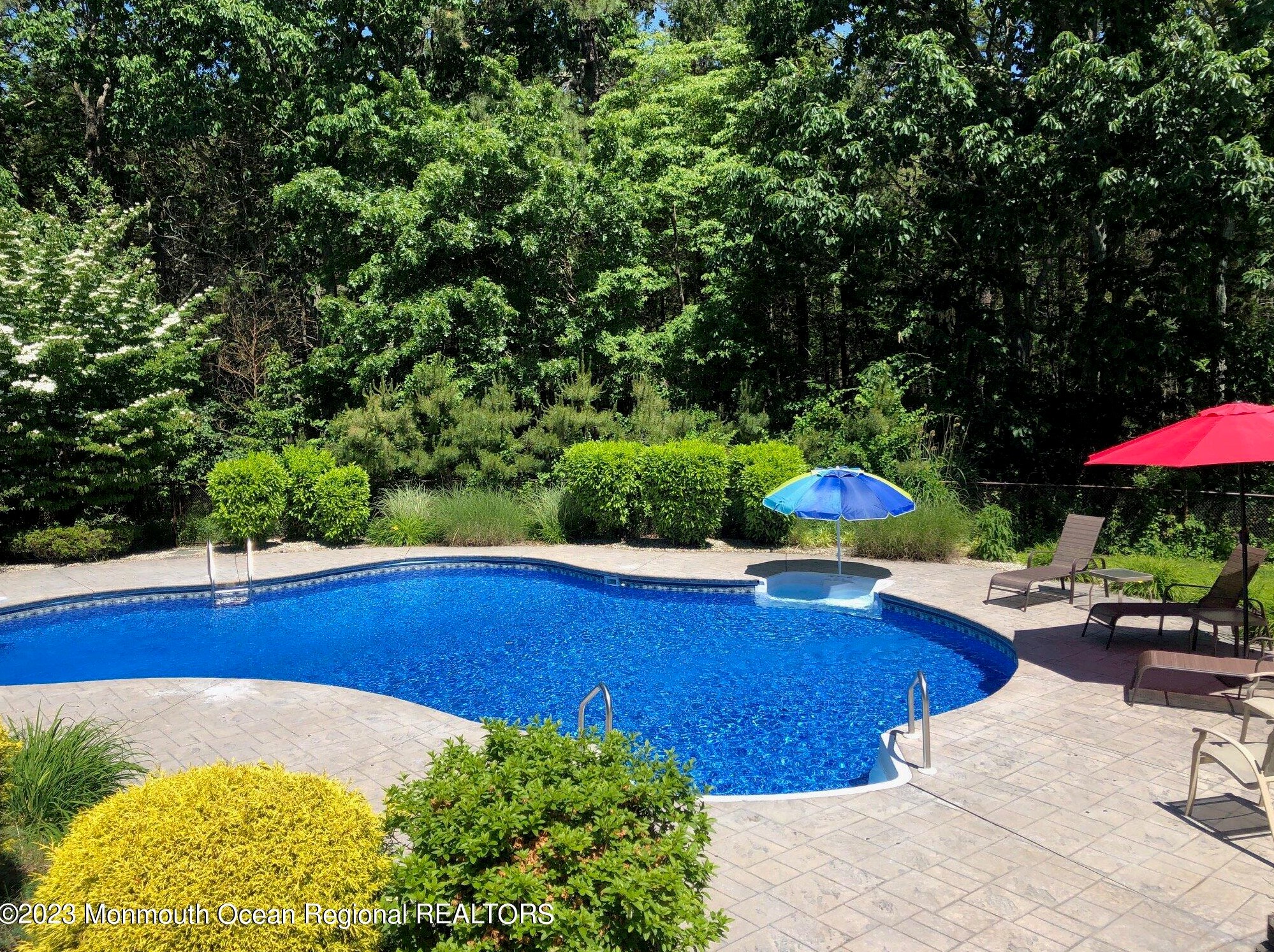 5 Conrad Ct, Berkeley Township, NJ 08721