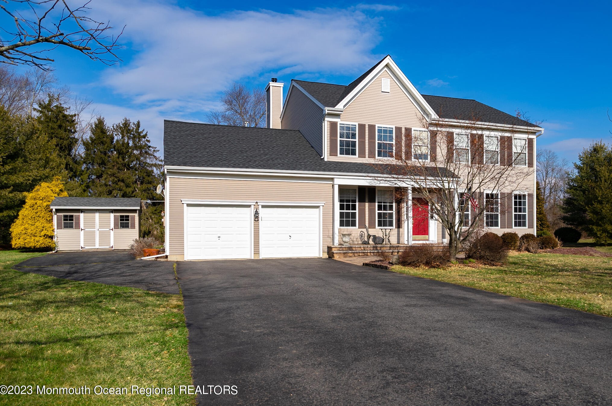 4 Roberts Ct, Upper Freehold, NJ 08501
