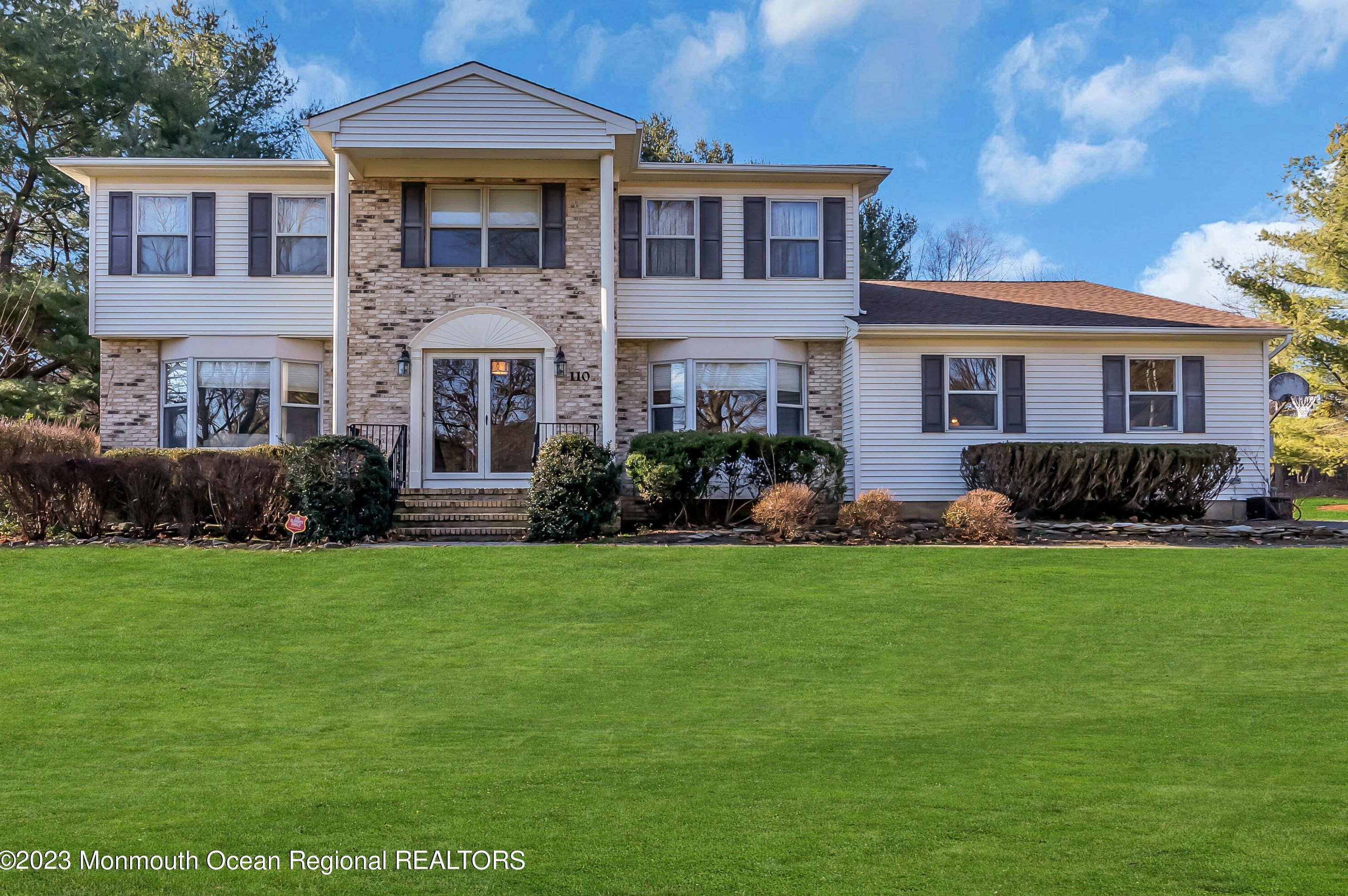 110 Topaz Dr, East Freehold, NJ 07728