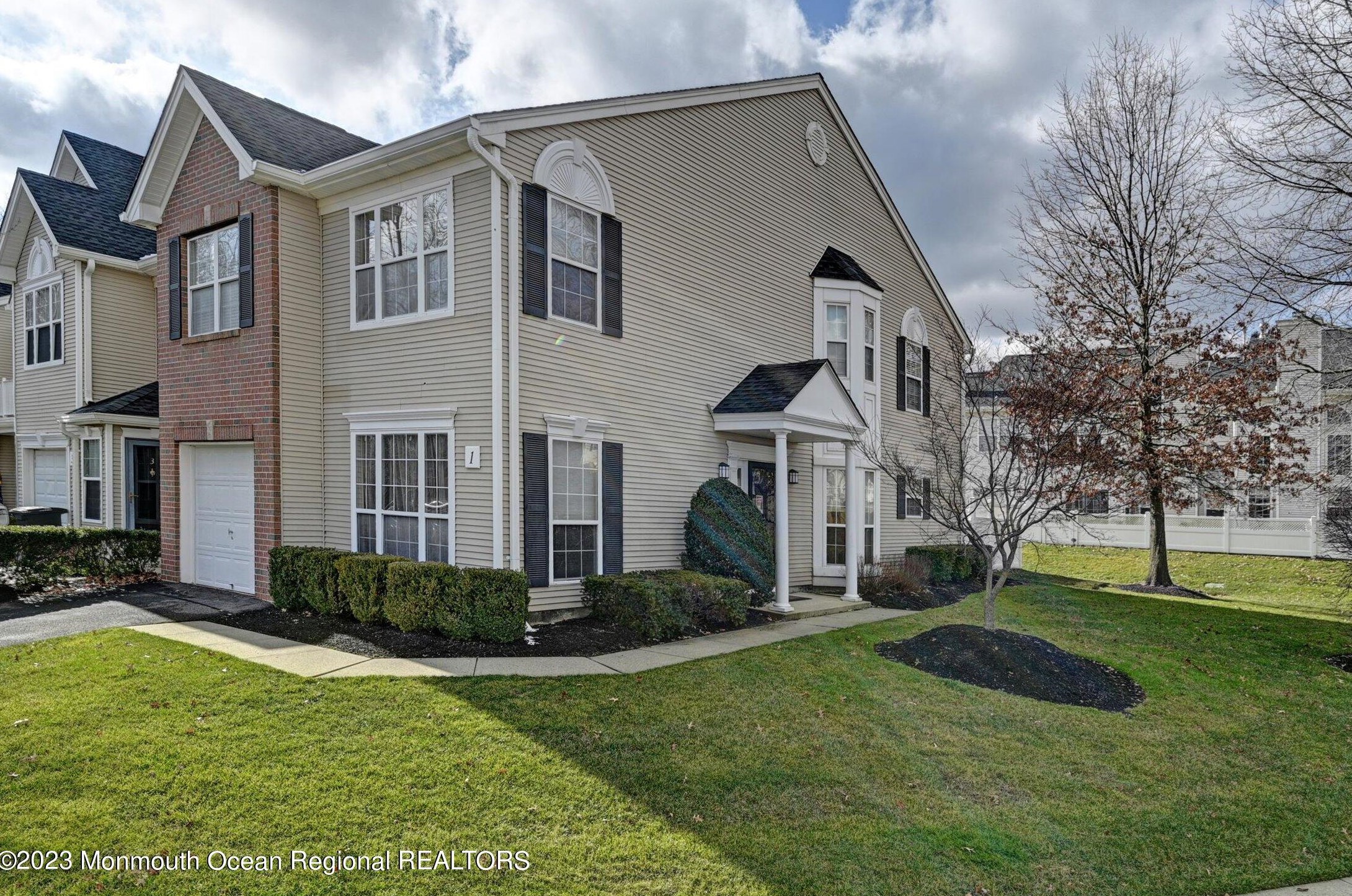 1 Augusta Dr, Millstone Township, NJ 07726-9344