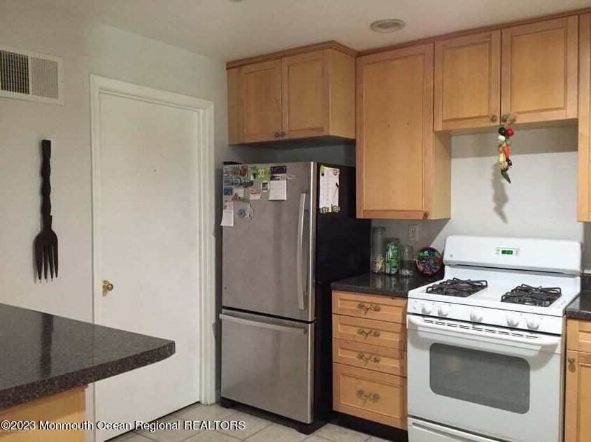 499 Hawthorne Pl, Morganville, NJ 07751