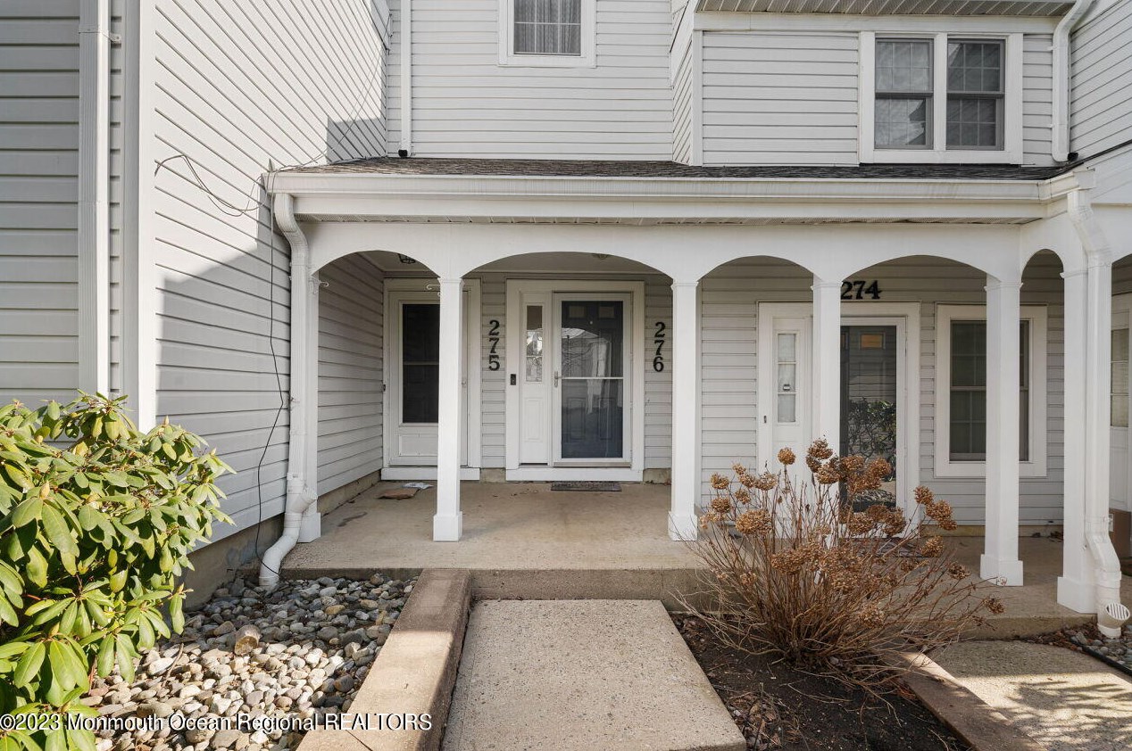 276 Tulip Ln, East Freehold, NJ 07728
