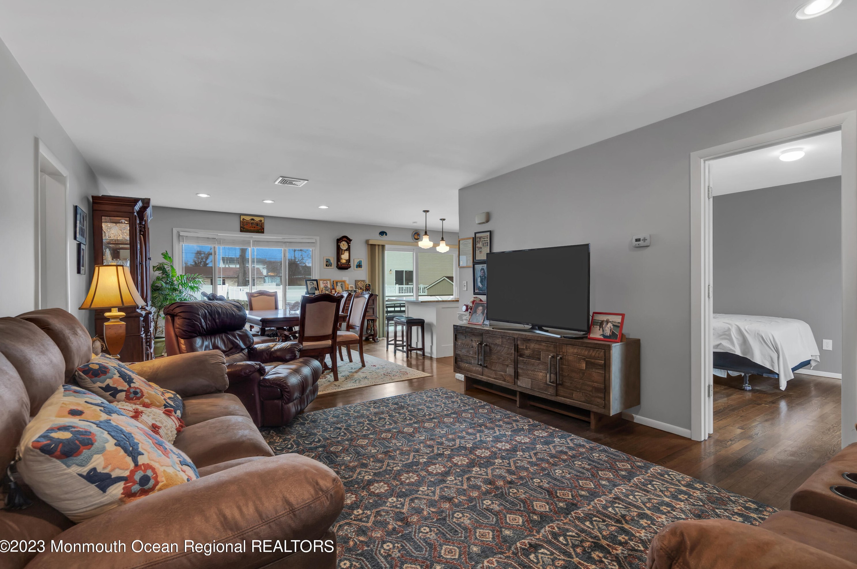 924 Berkeley Ave, Beachwood NJ  08722-4501 exterior