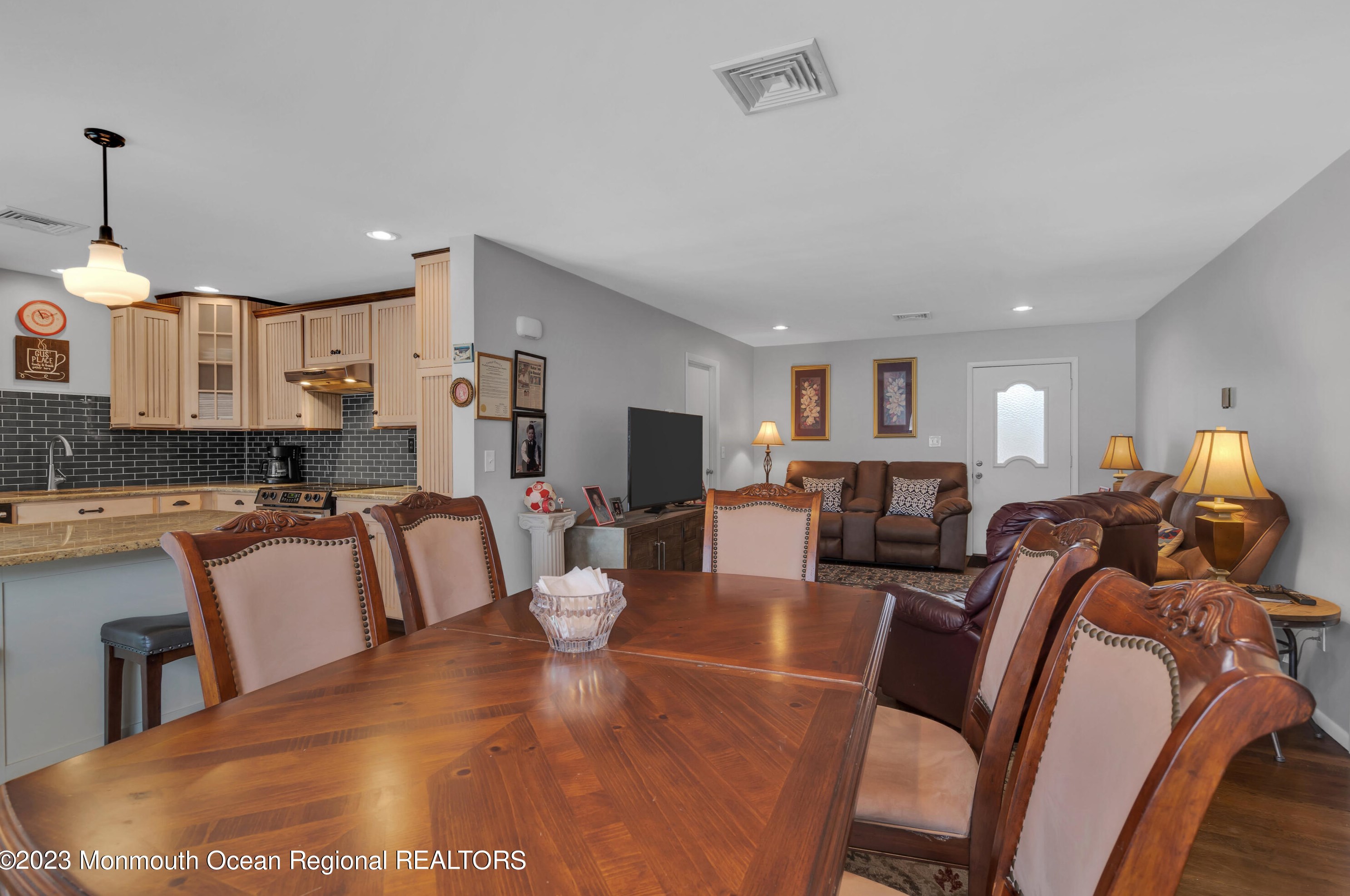 924 Berkeley Ave, Beachwood NJ  08722-4501 exterior