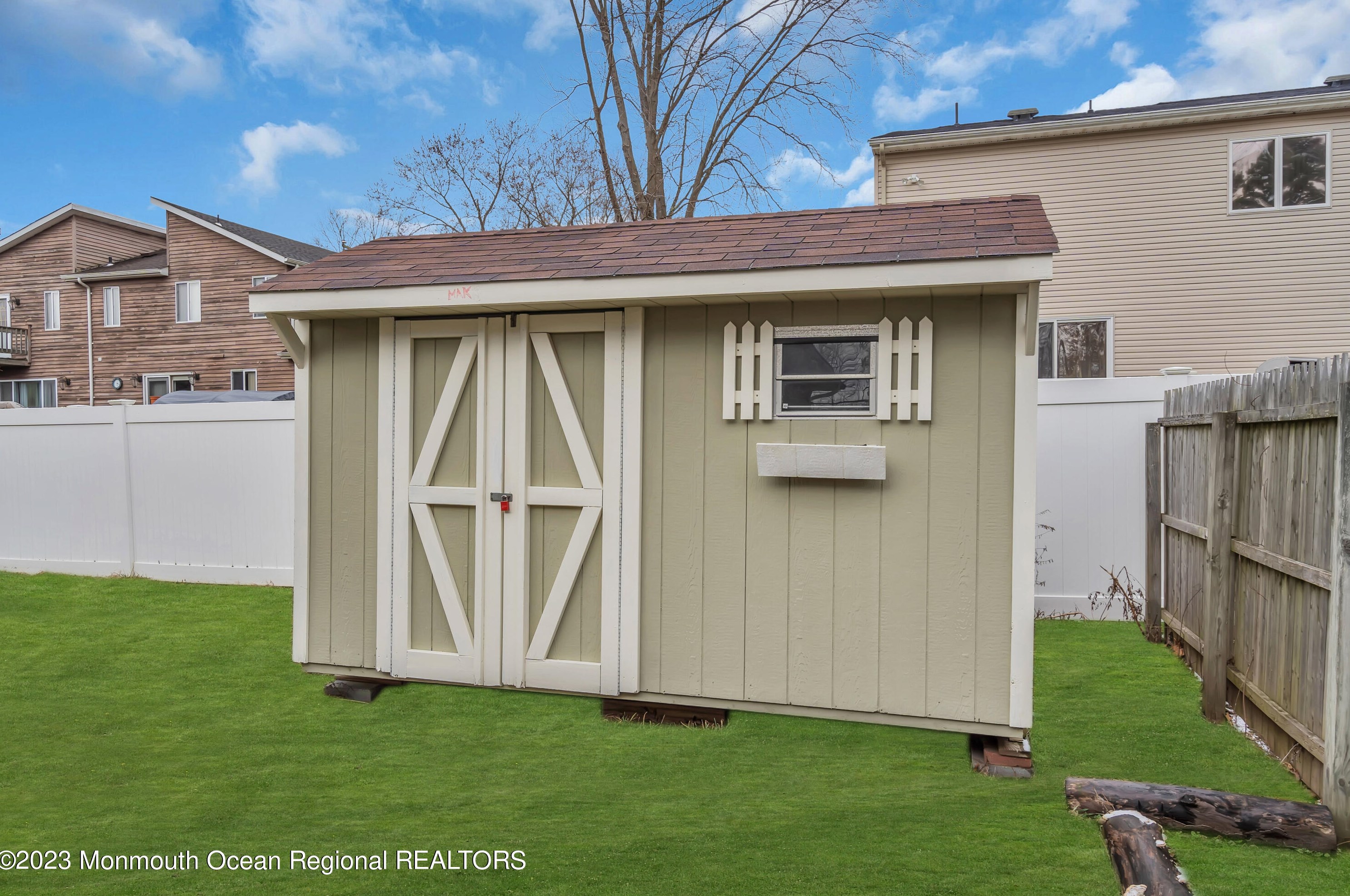 924 Berkeley Ave, Beachwood NJ  08722-4501 exterior