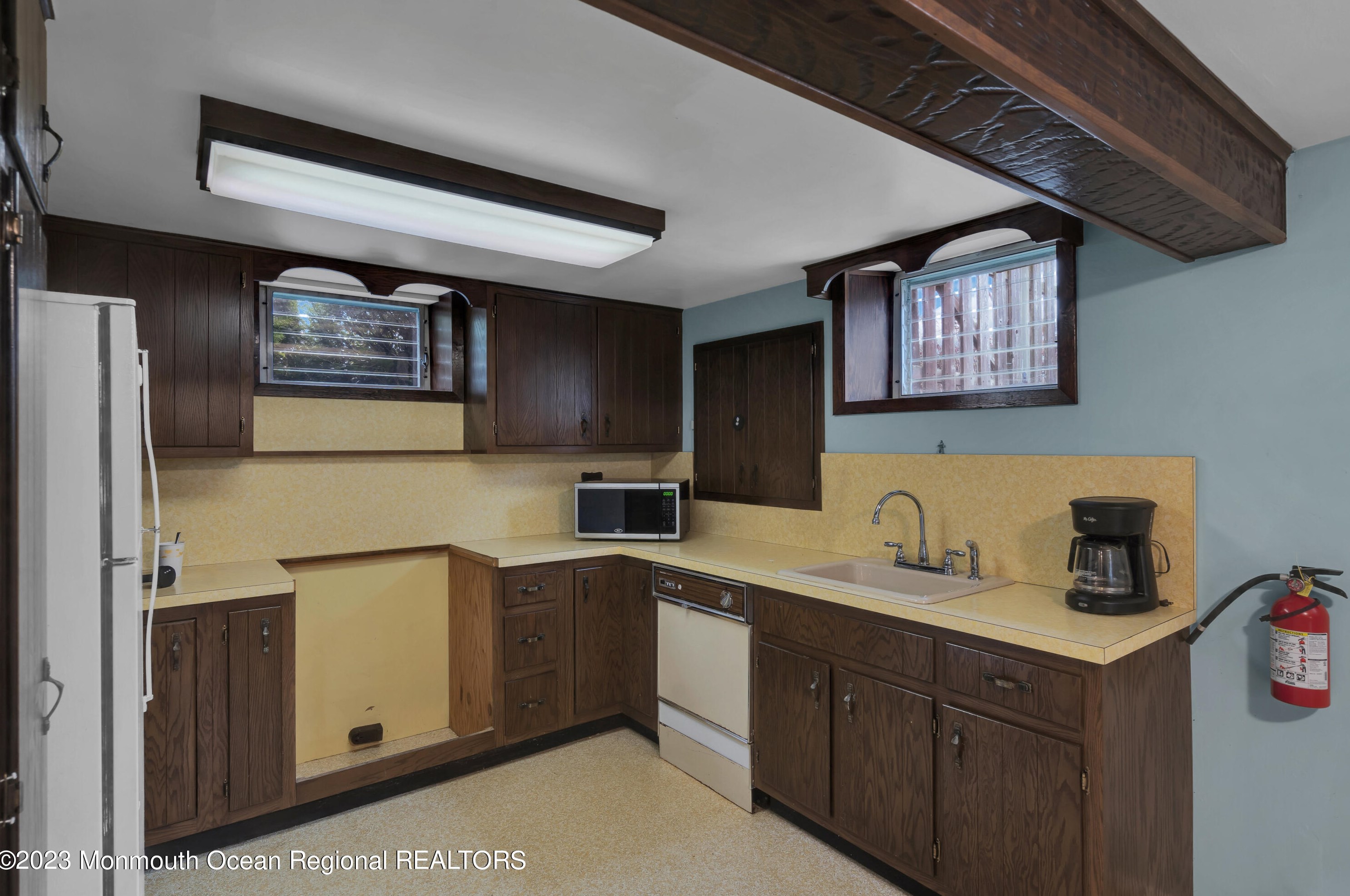 924 Berkeley Ave, Beachwood NJ  08722-4501 exterior