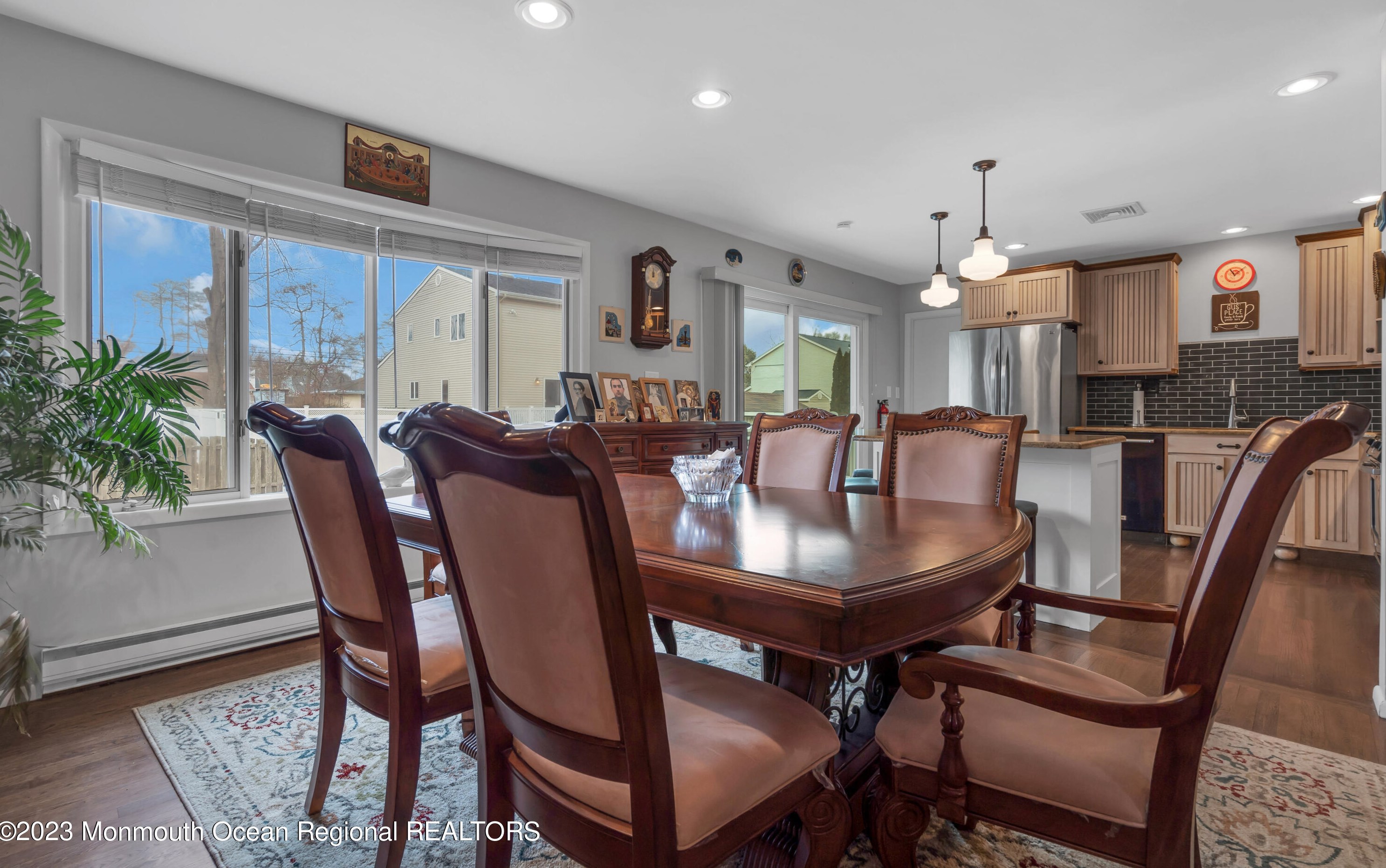 924 Berkeley Ave, Beachwood NJ  08722-4501 exterior