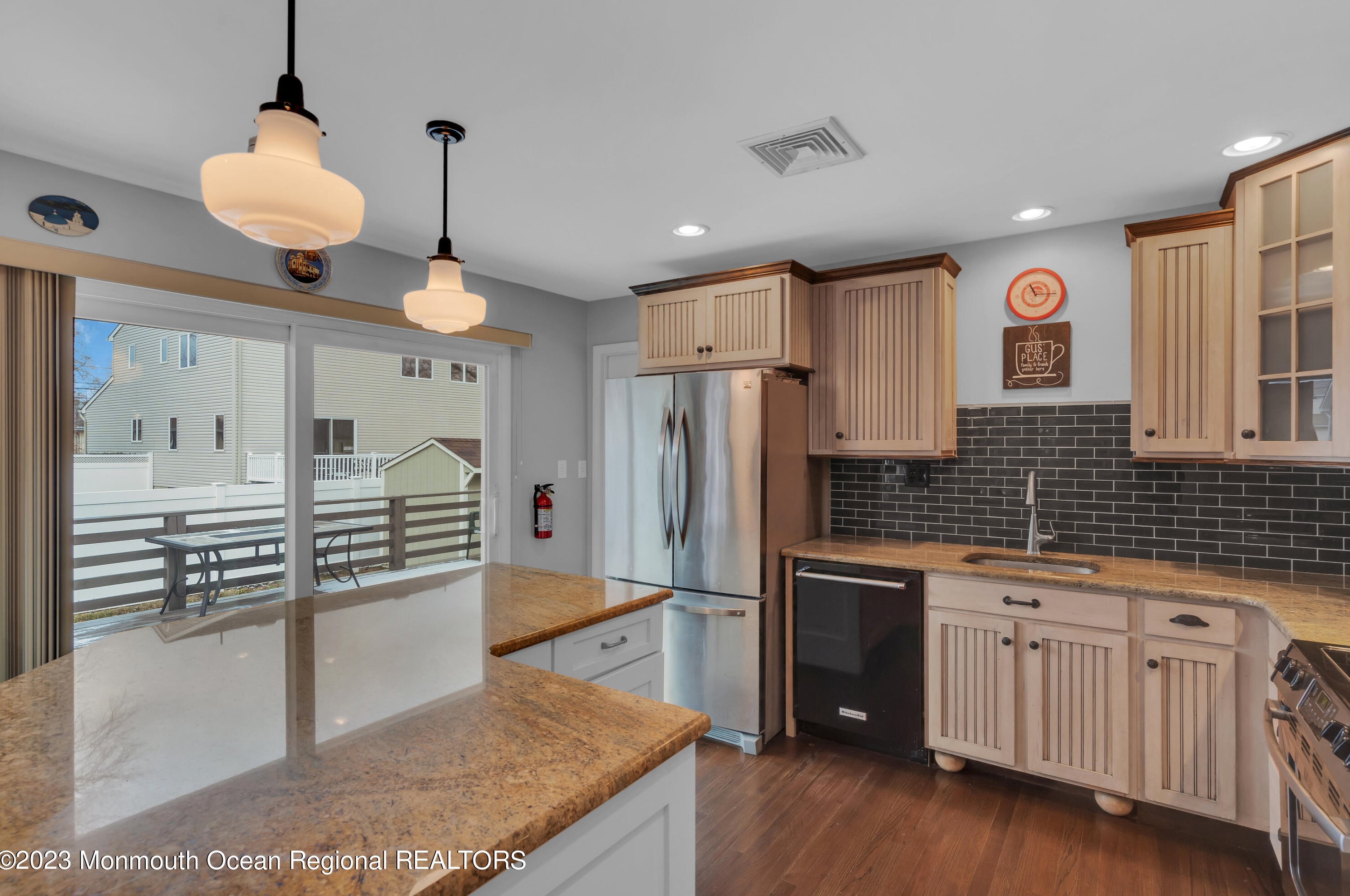 924 Berkeley Ave, Beachwood NJ  08722-4501 exterior