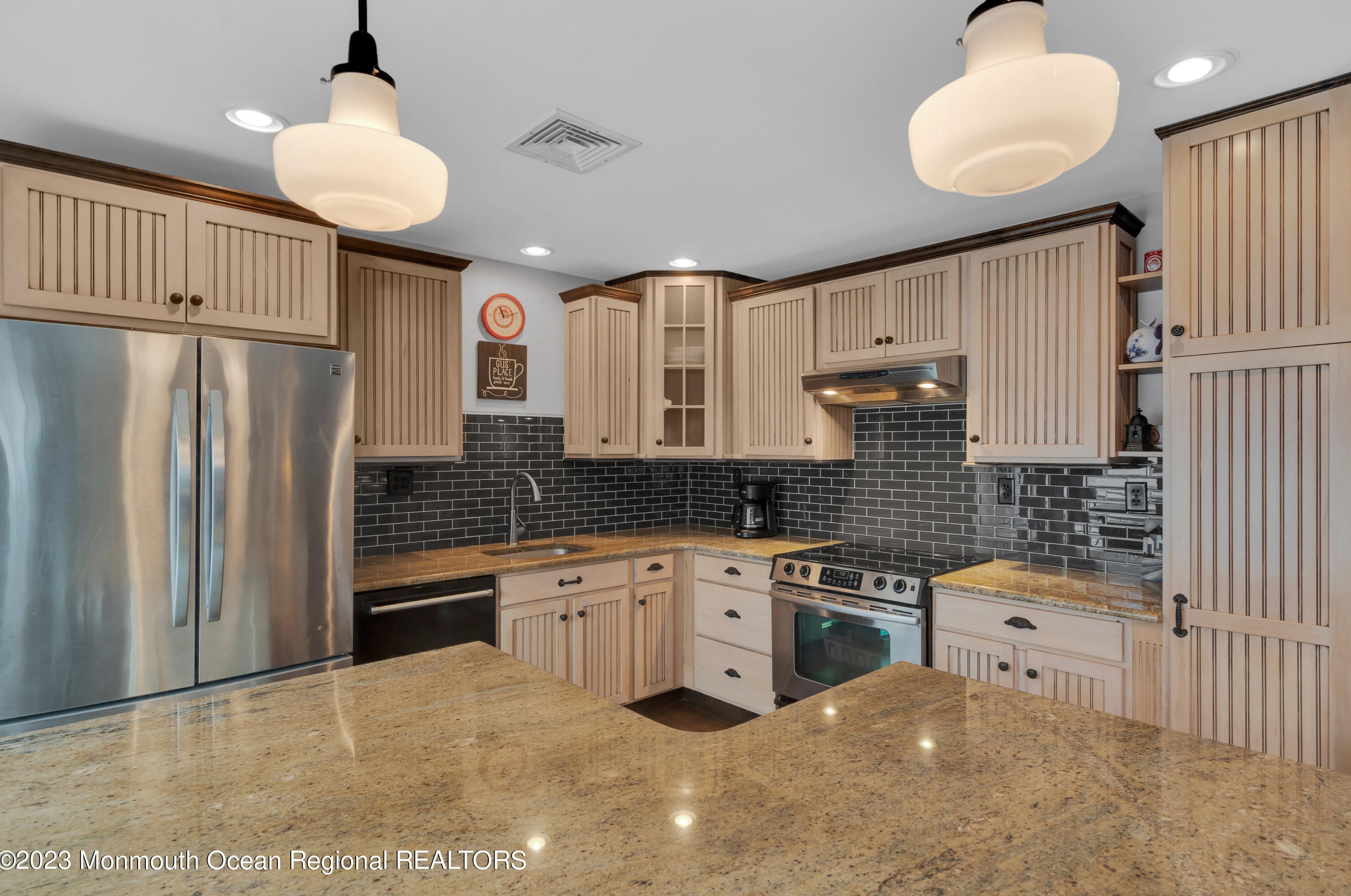 924 Berkeley Ave, Beachwood NJ  08722-4501 exterior