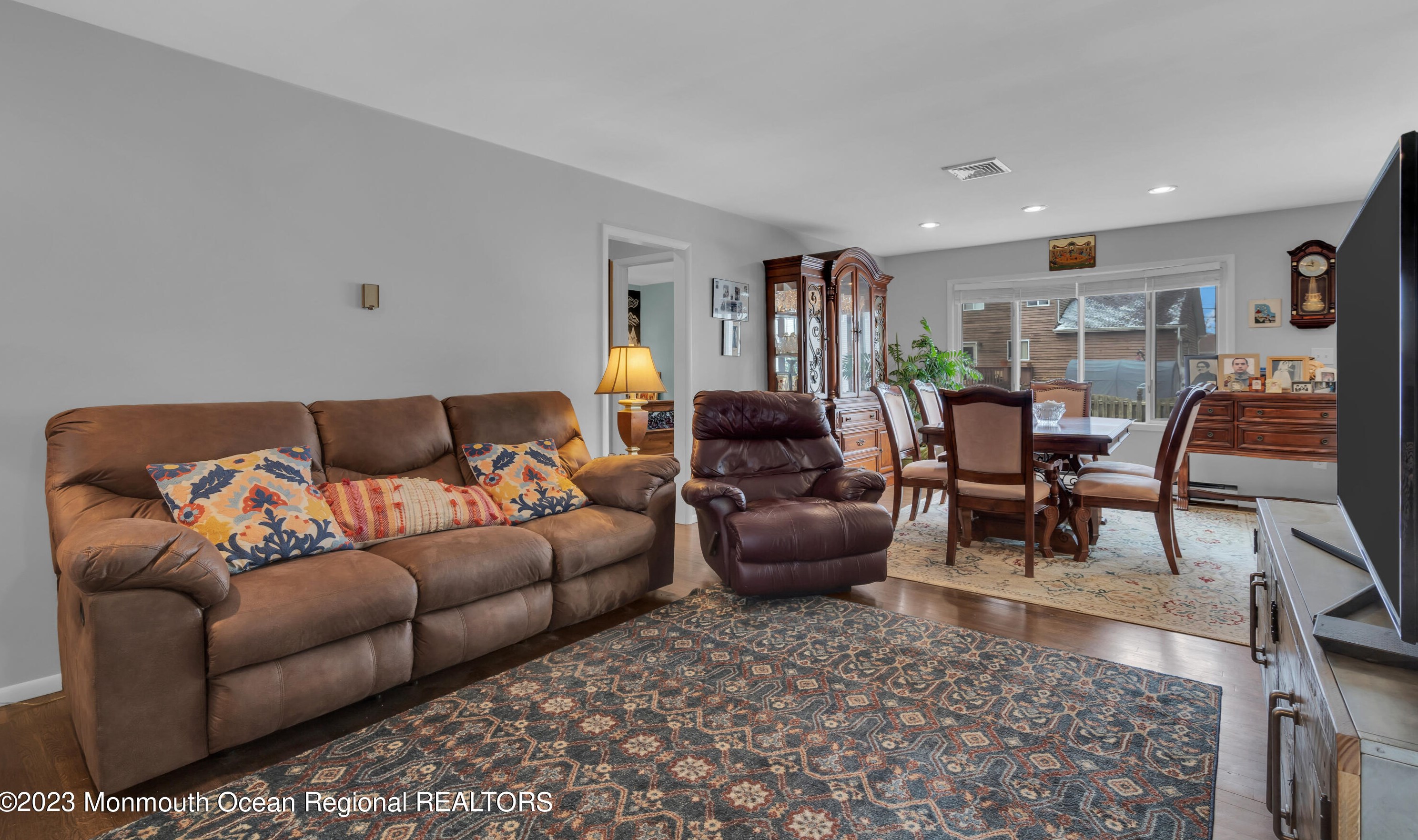 924 Berkeley Ave, Beachwood NJ  08722-4501 exterior
