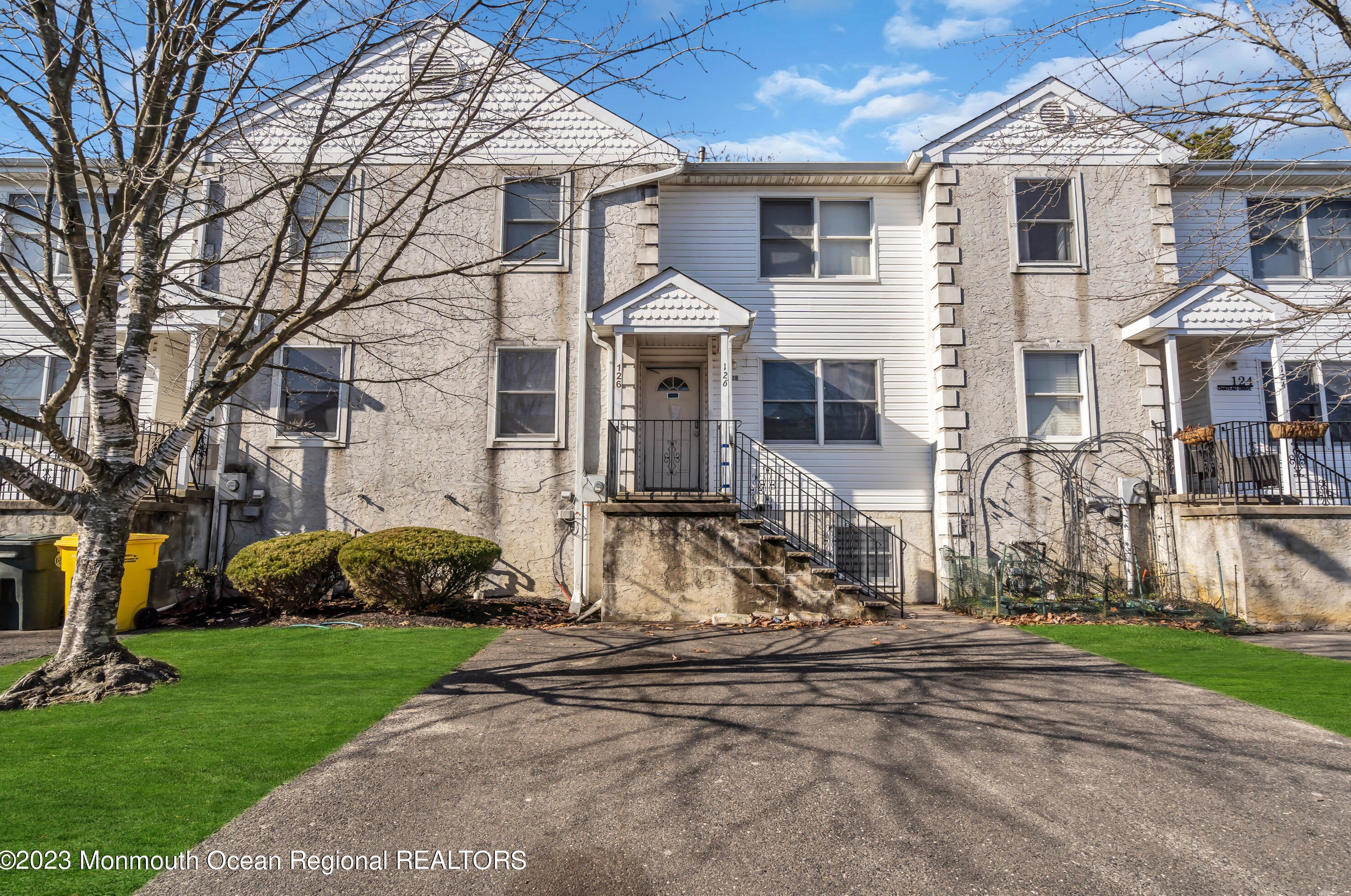 126 Chateau Dr, Lakewood, NJ 08701