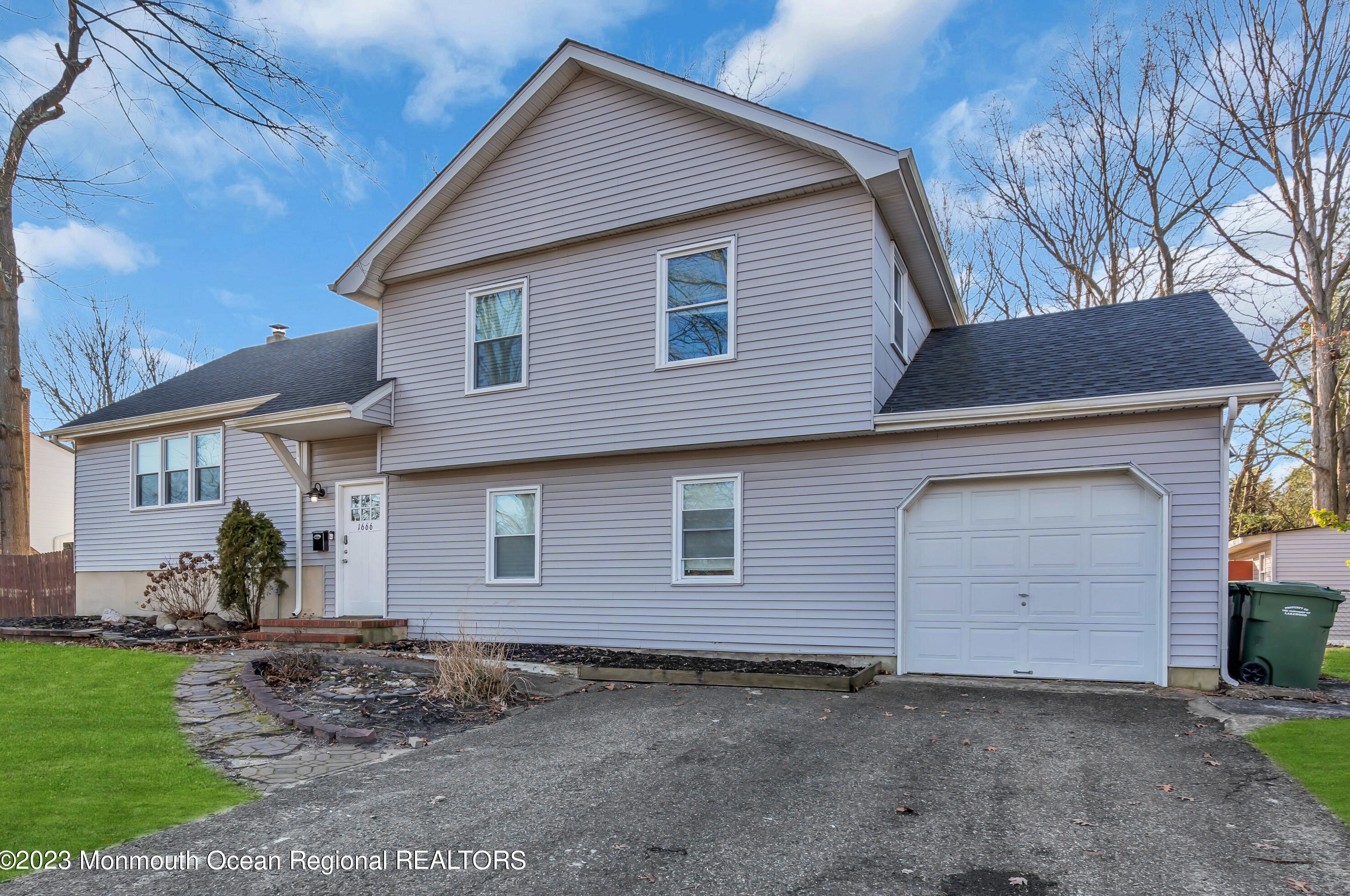 1666 Hidden Ln, Lakewood, NJ 08701