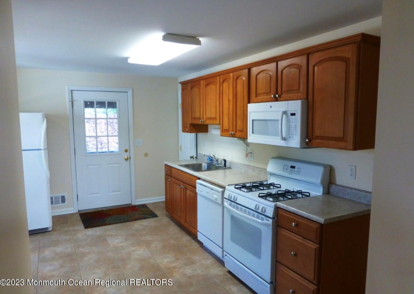 121 New Market Rd #2nd Floor, Green Brook, NJ 08812