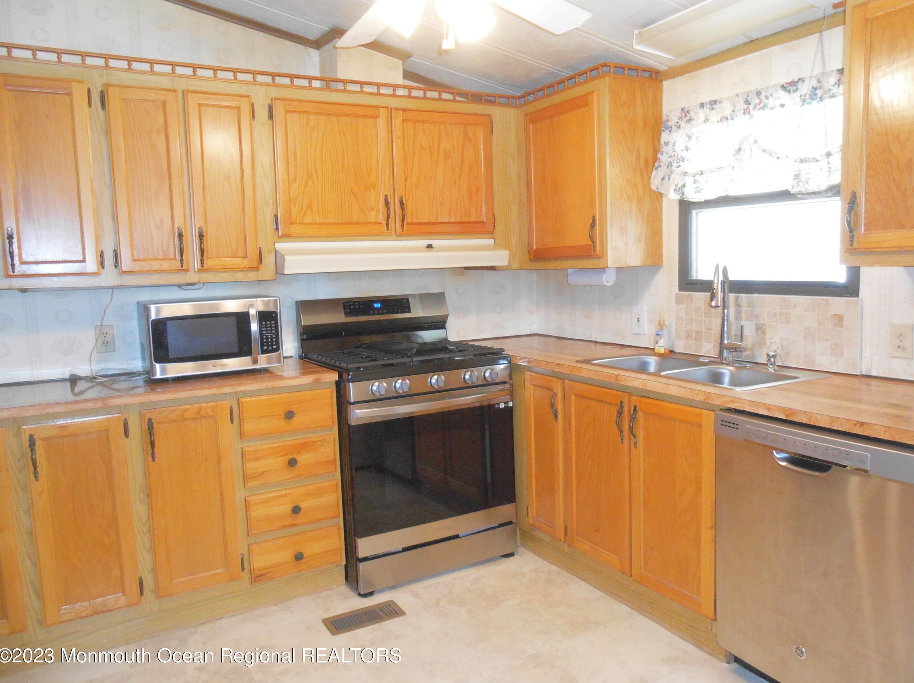 86 Douglas Dr, Jackson Twp, NJ 08527