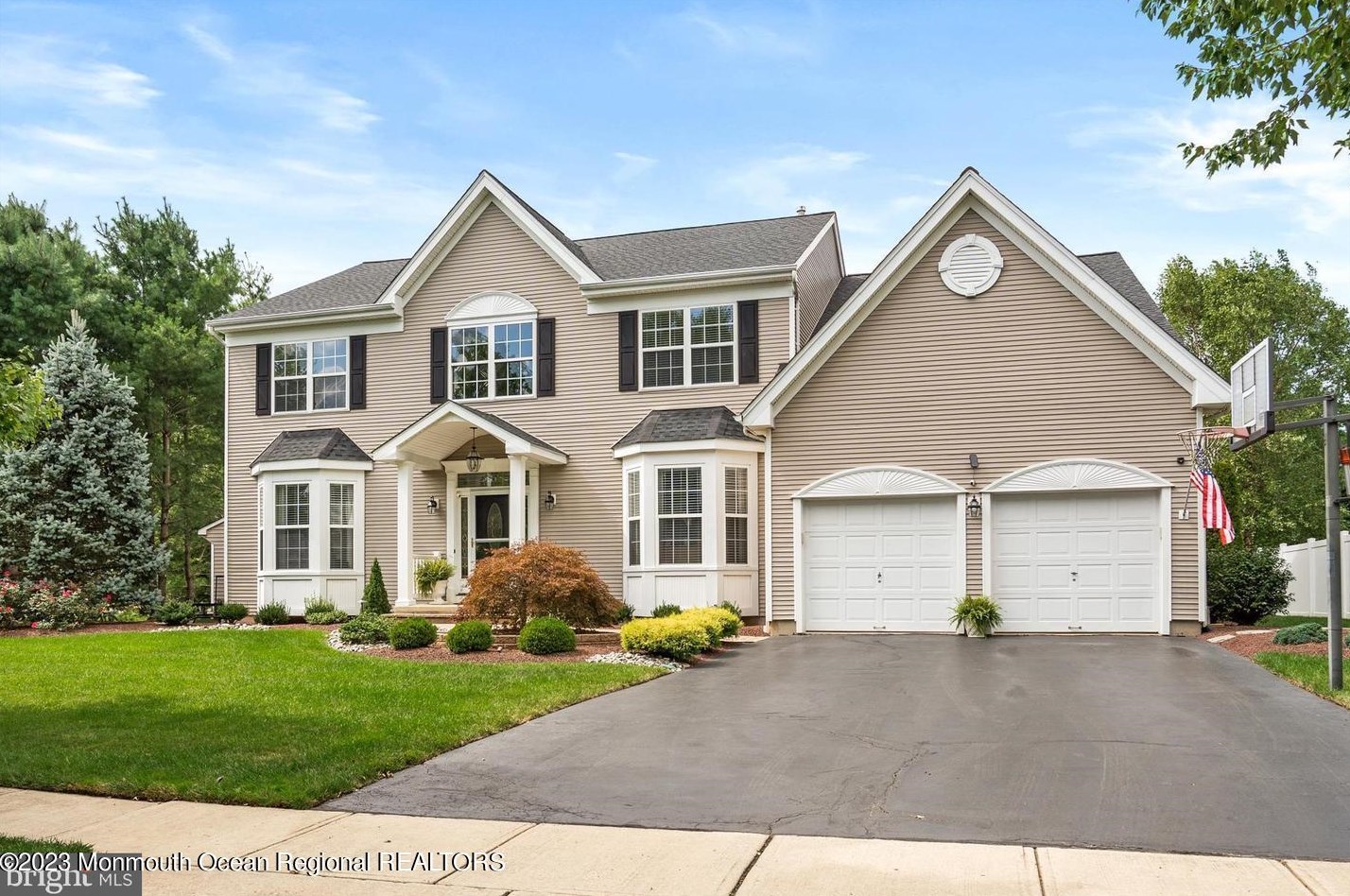 36 Heritage Dr, Upper Freehold, NJ 08501-1846