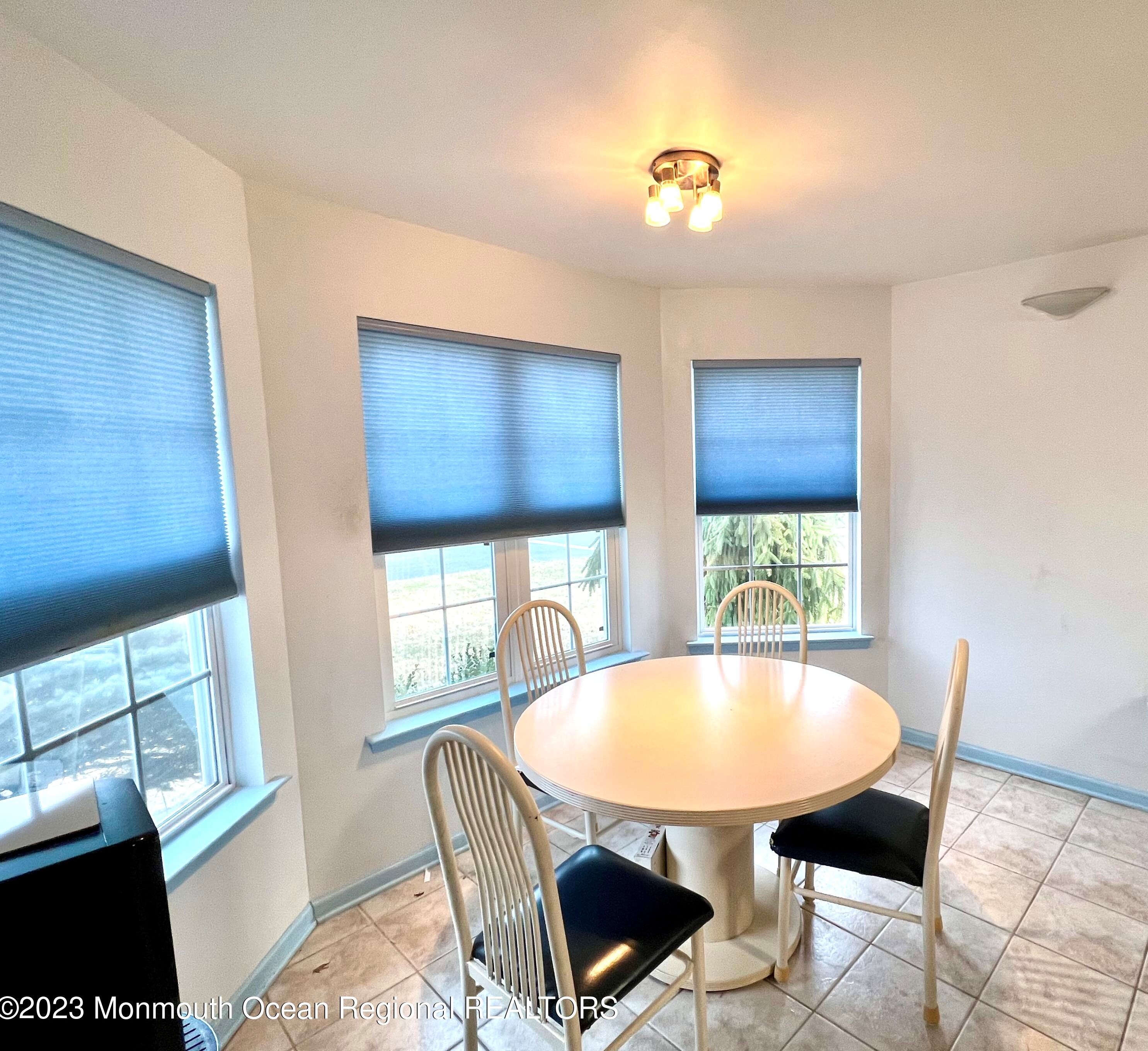 2 Schoolhouse Ln, Lakewood, NJ 08701