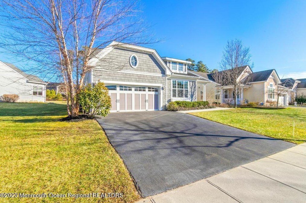 16 Chatham Rd, Tuckerton, NJ 08087-3658