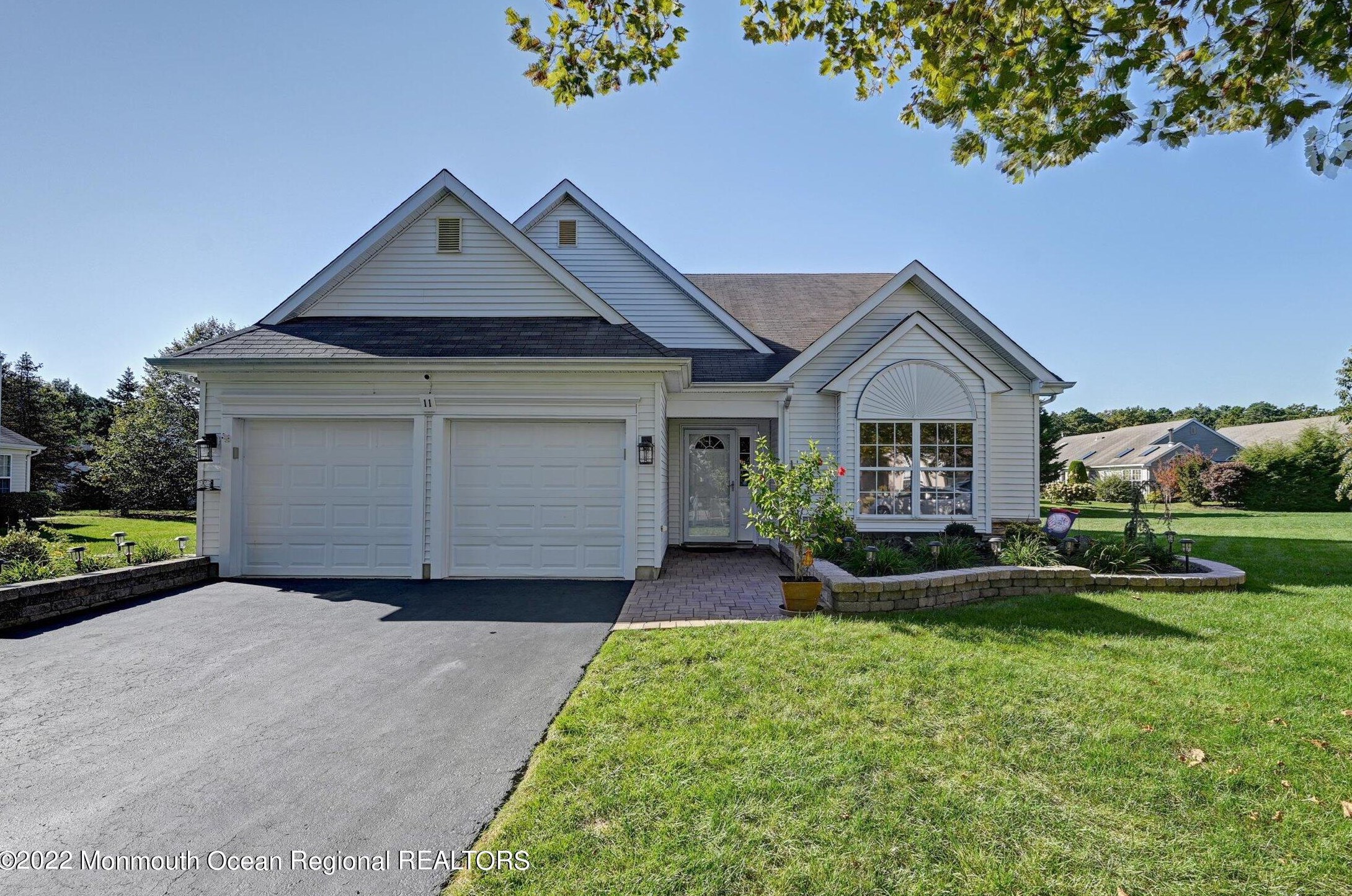 11 Schoolhouse Ln, Lakewood, NJ 08701