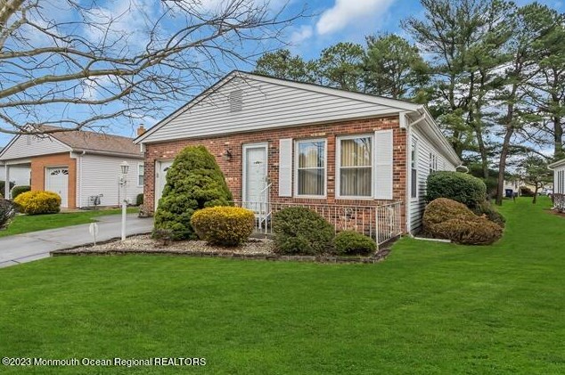 6 Cardiff Ct, Toms River, NJ 08757-5939