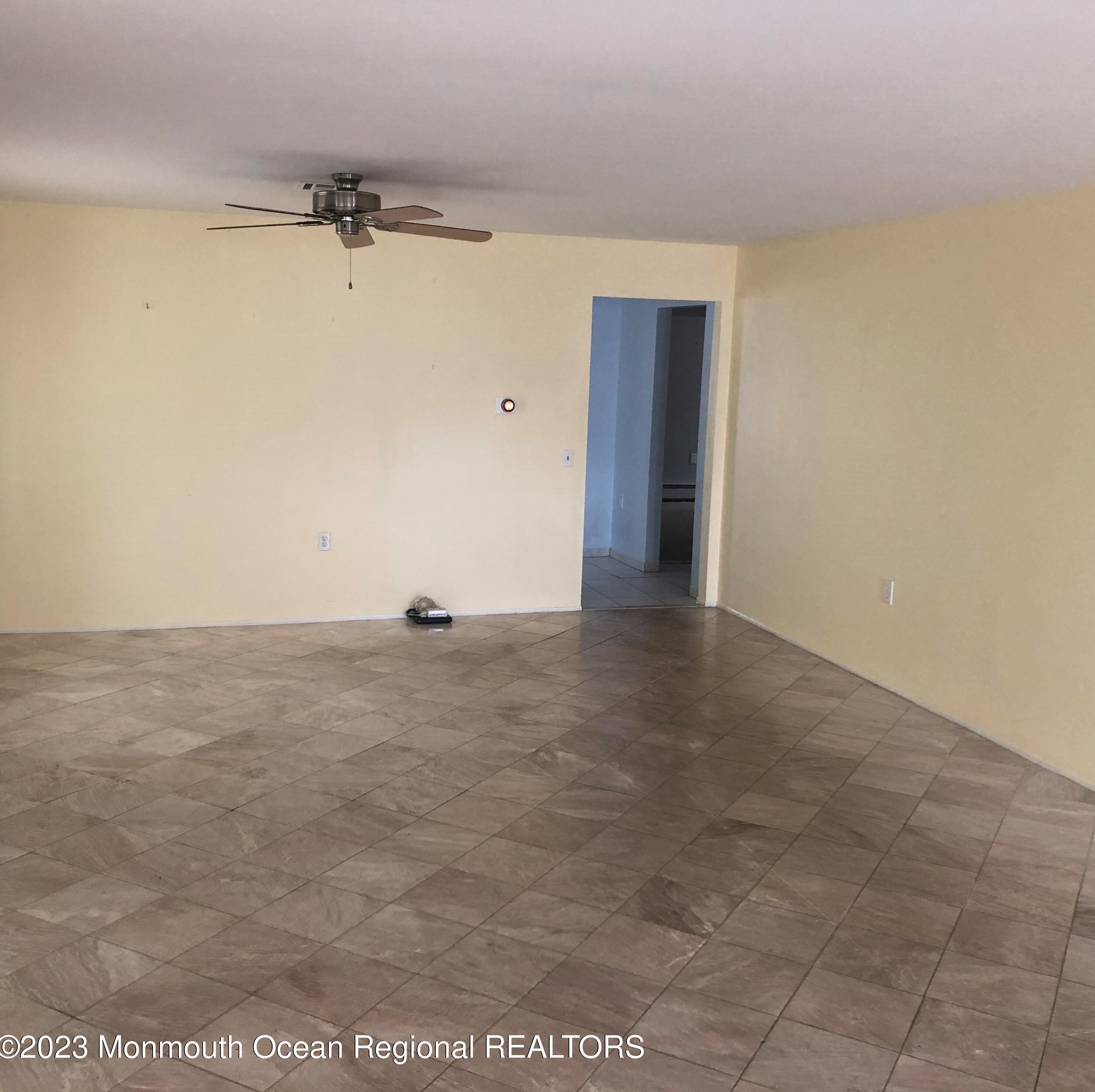 35 San Carlos St, Toms River, NJ 08757
