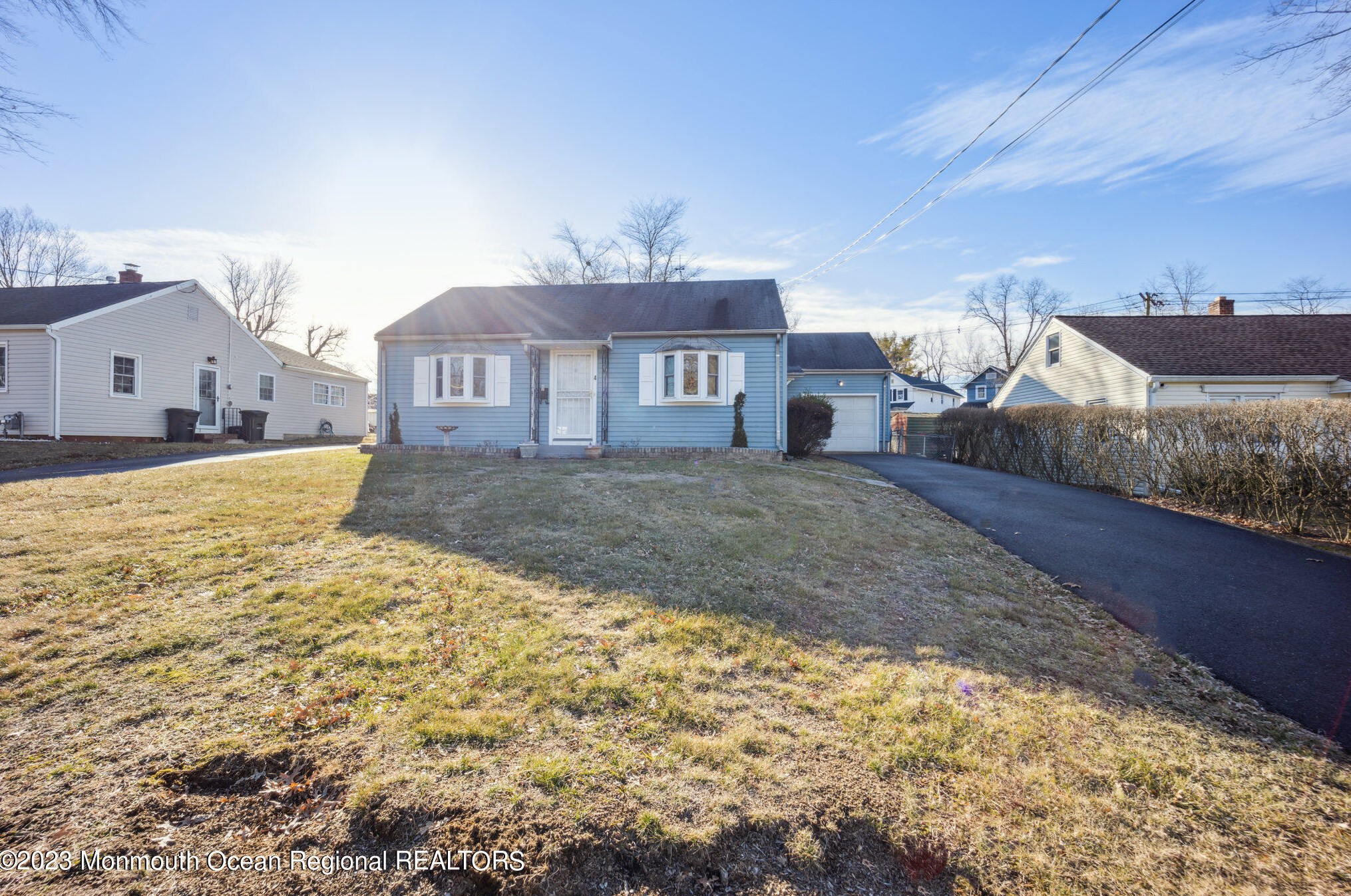4 Holmes Ter, East Freehold, NJ 07728-1719