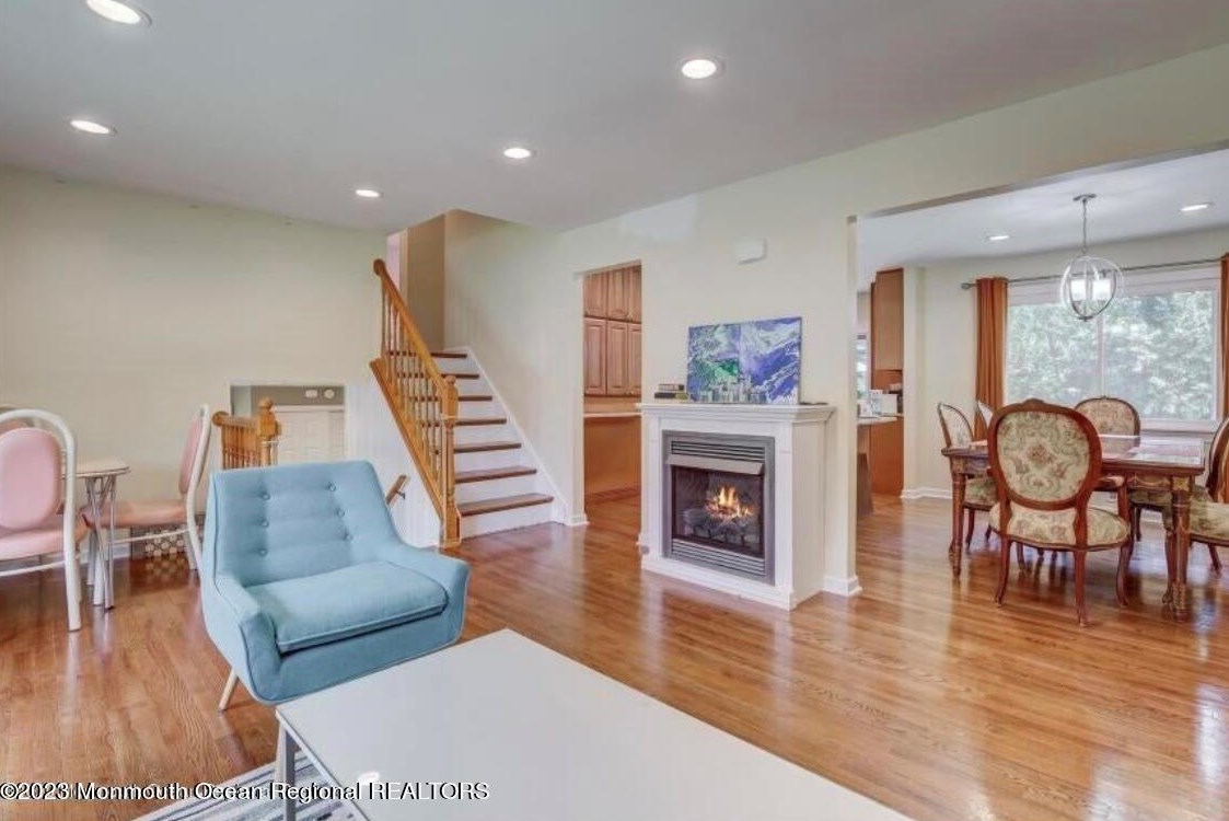 2 Roslyn Dr, Oakhurst NJ  07755-1240 exterior
