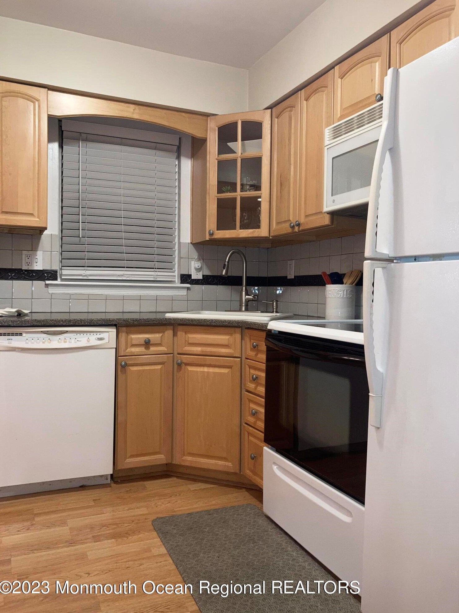 518 Wellington Pl, Matawan NJ 07747-1921 exterior