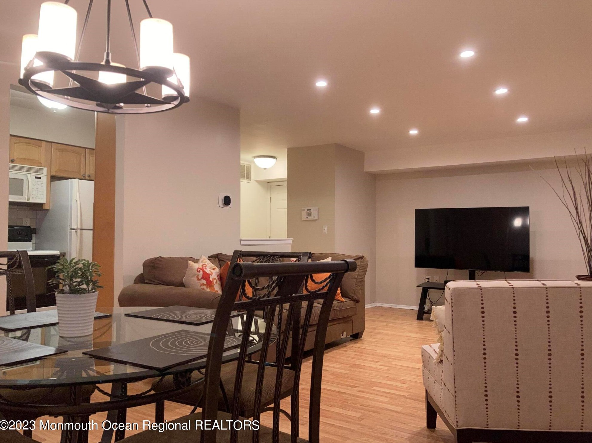 518 Wellington Pl, Matawan NJ 07747-1921 exterior