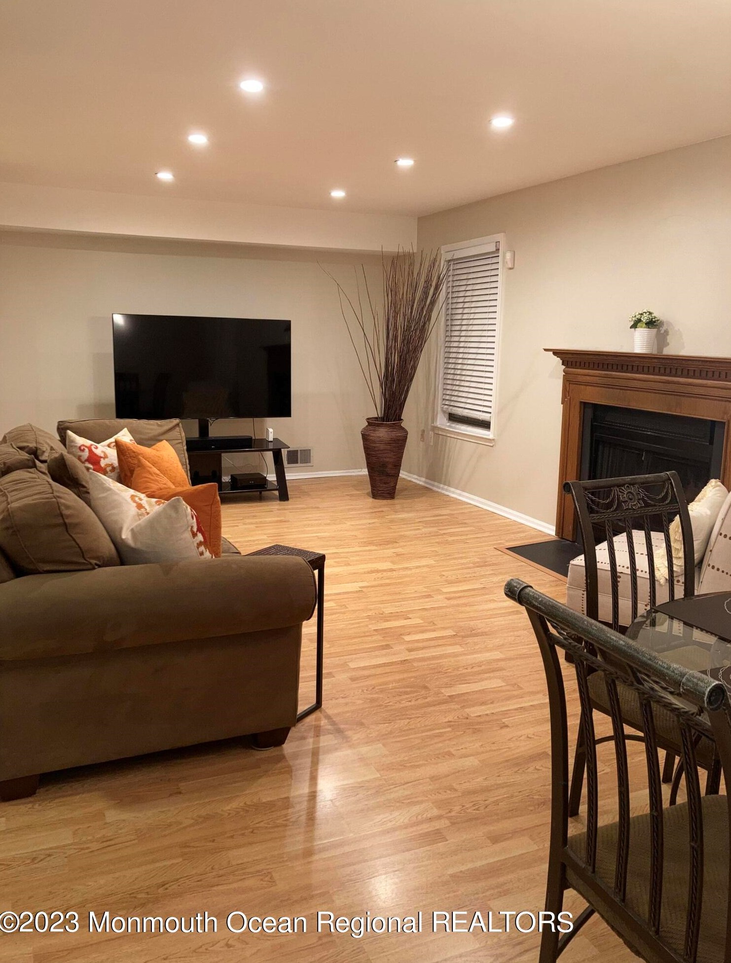 518 Wellington Pl, Matawan NJ 07747-1921 exterior