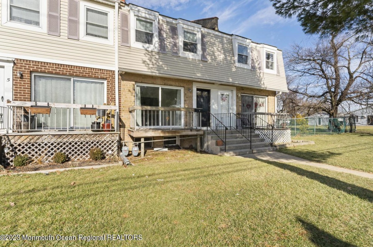 3 Primrose Ln, Bricktown, NJ 08724