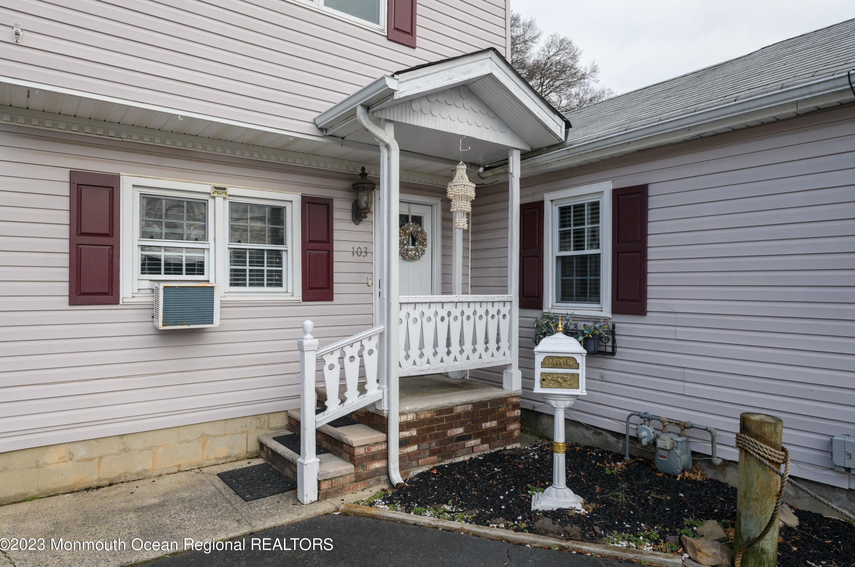 103 Park Ave, Keyport, NJ 07735-2921