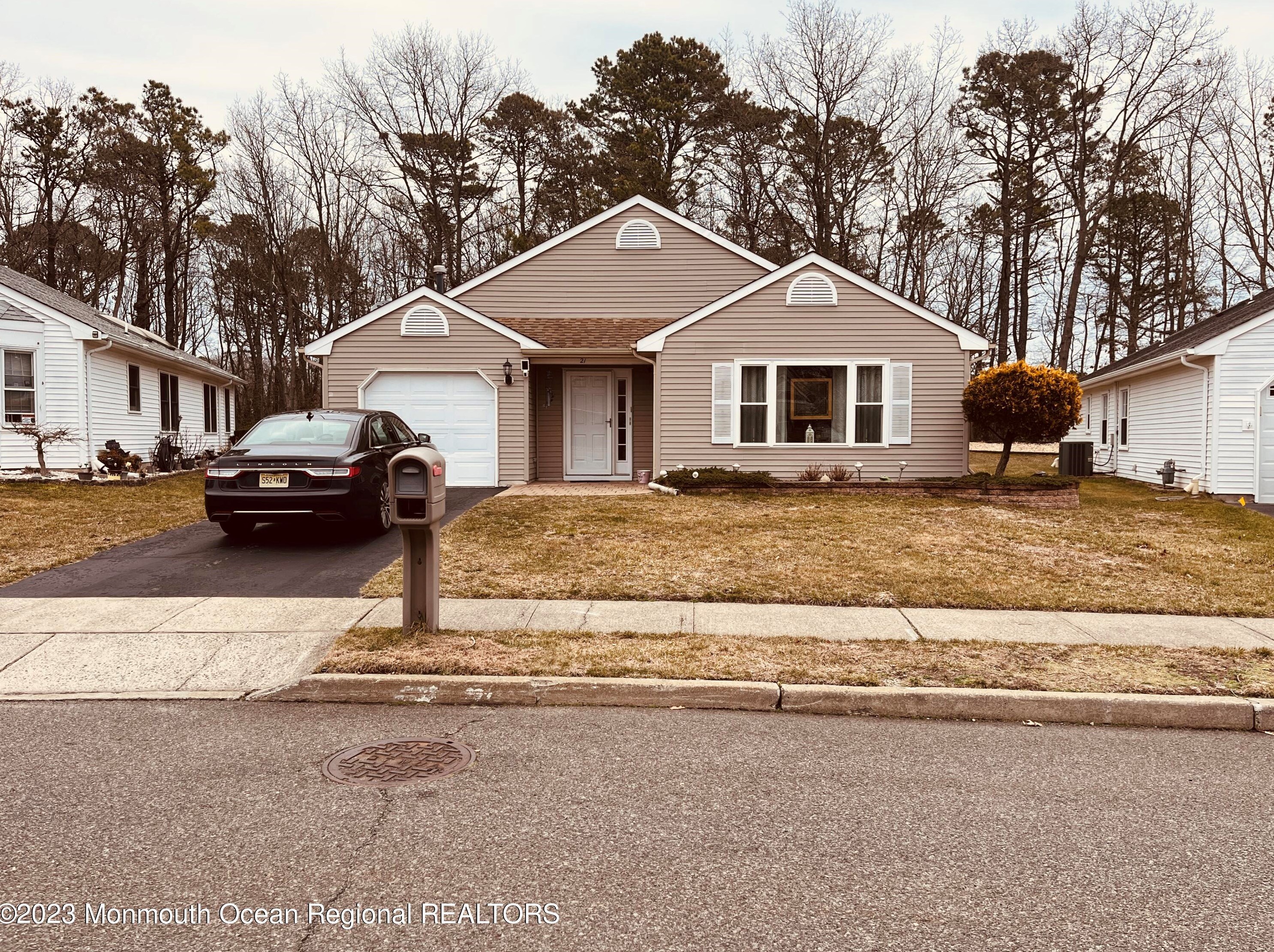 21 Springhill Dr, Bricktown, NJ 08724
