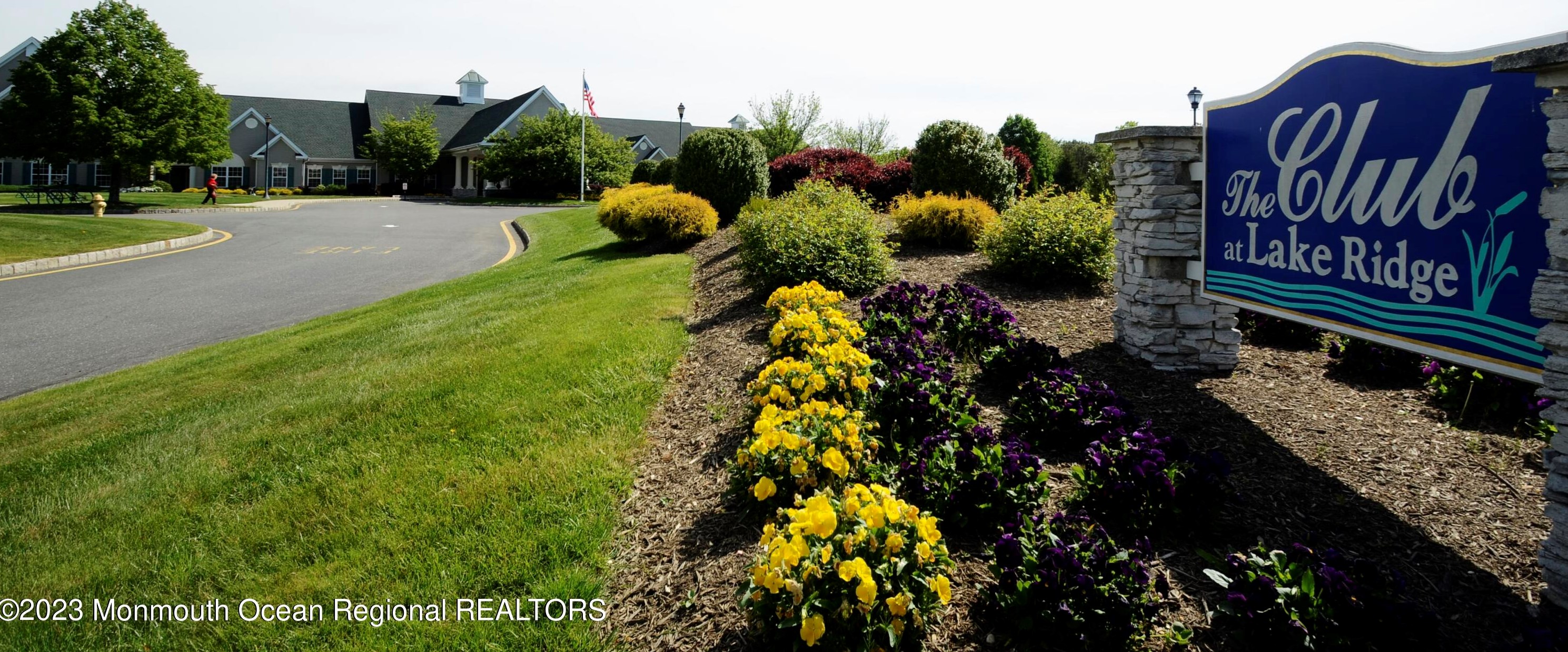 2651 Mdw Lk Dr, Toms River NJ 08755-2539 exterior