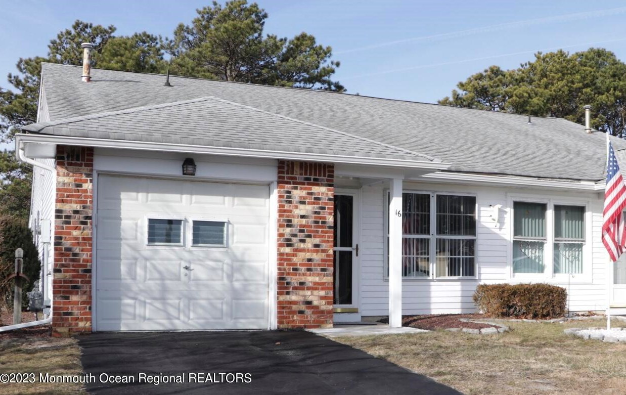 16 Reef Pl, Bricktown, NJ 08723
