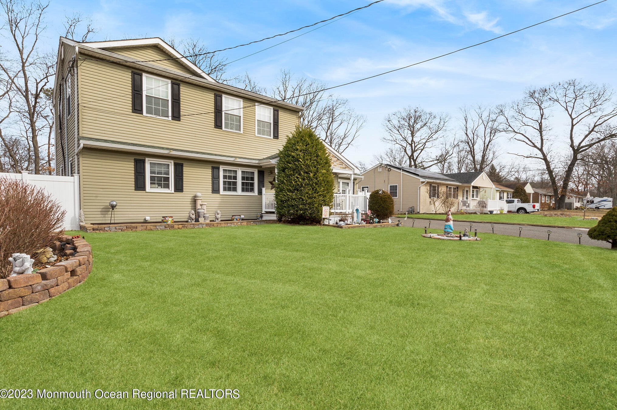 975 Mcguire Dr, Toms River, NJ 08753-2814