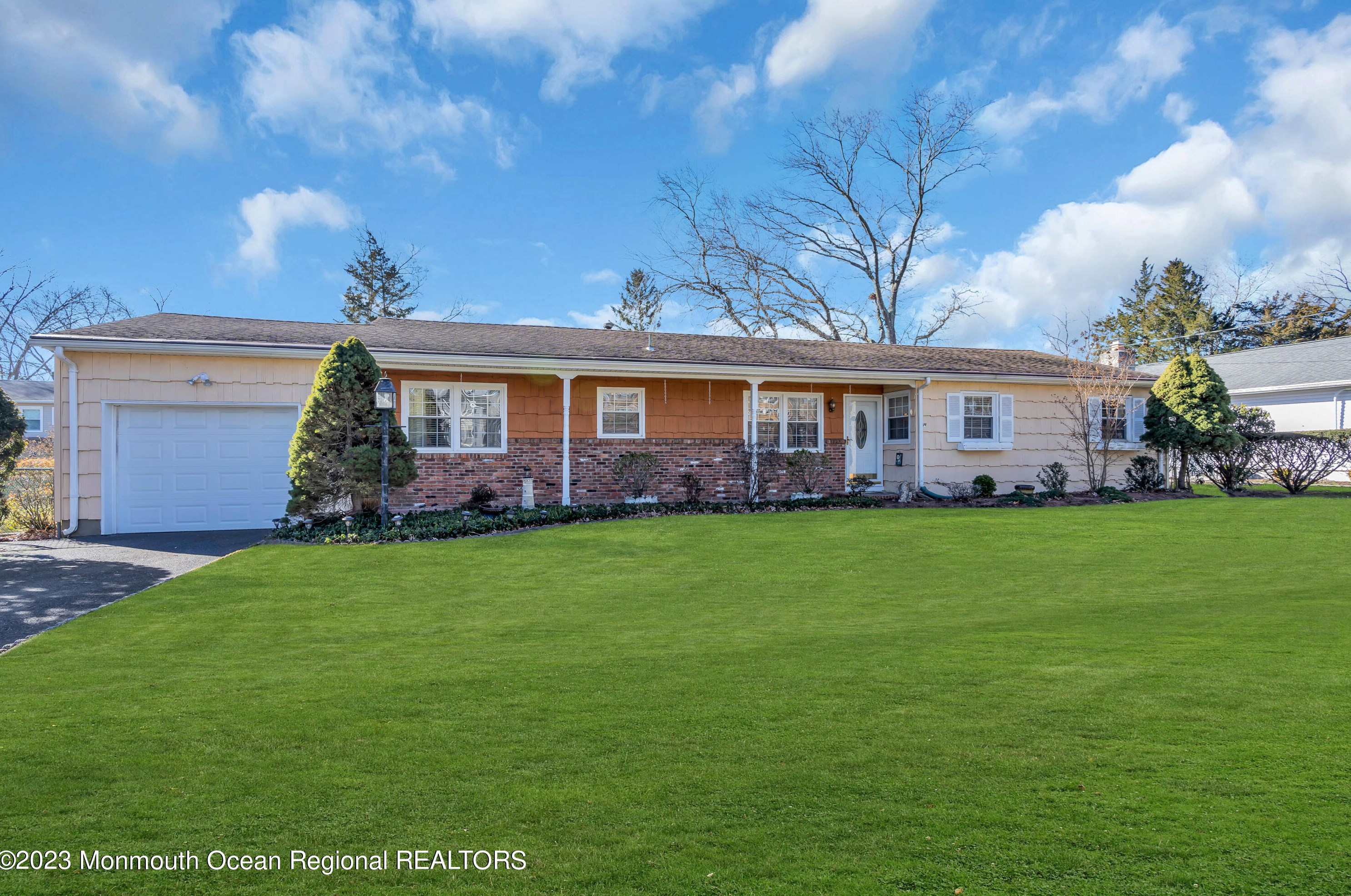 17 Jordan Dr, Toms River, NJ 08755-5105