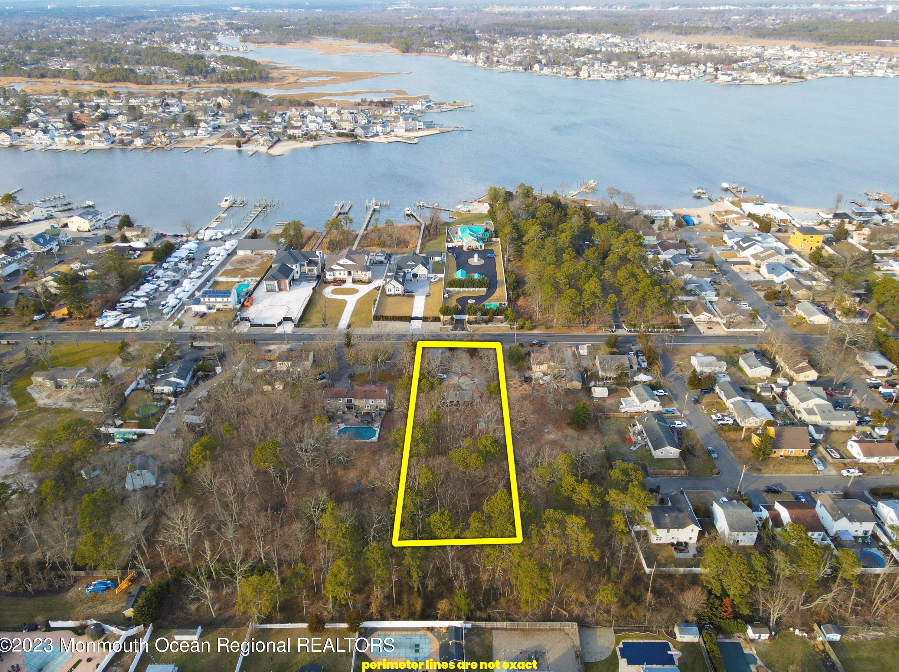 215 Kettle Creek Rd, Toms River, NJ 08753-1923