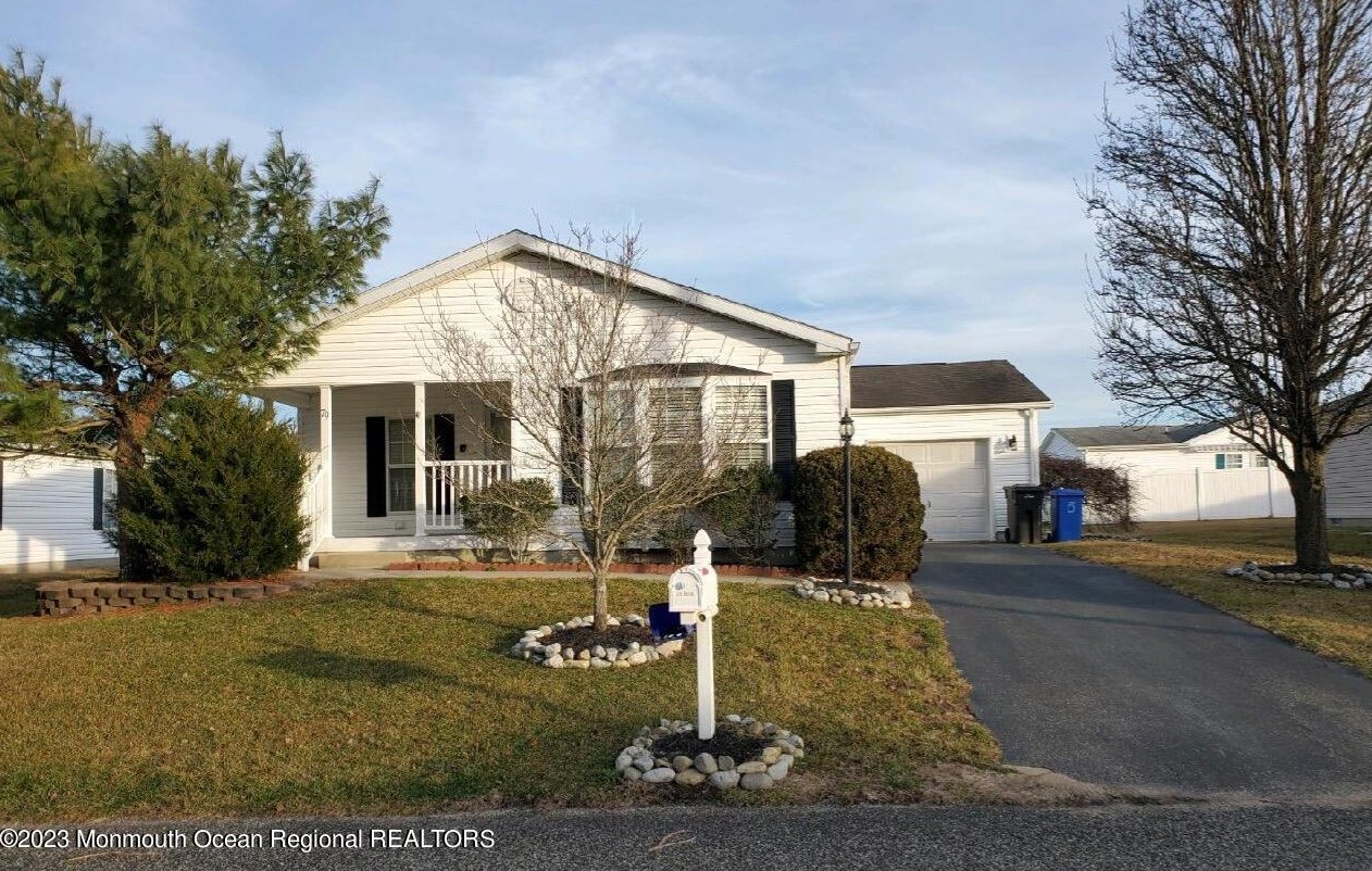 79 Perrys Ln, Cedar Bonnet Island, NJ 08050