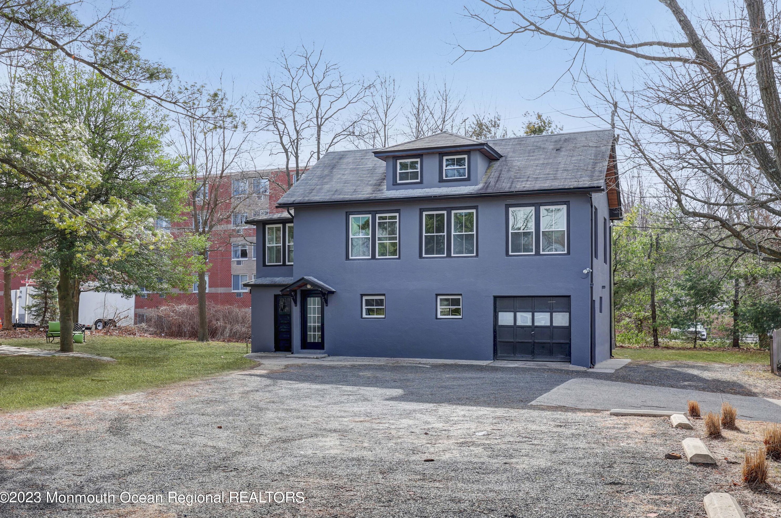 13 Memorial Pkwy, Atlantic Highlands, NJ 07716